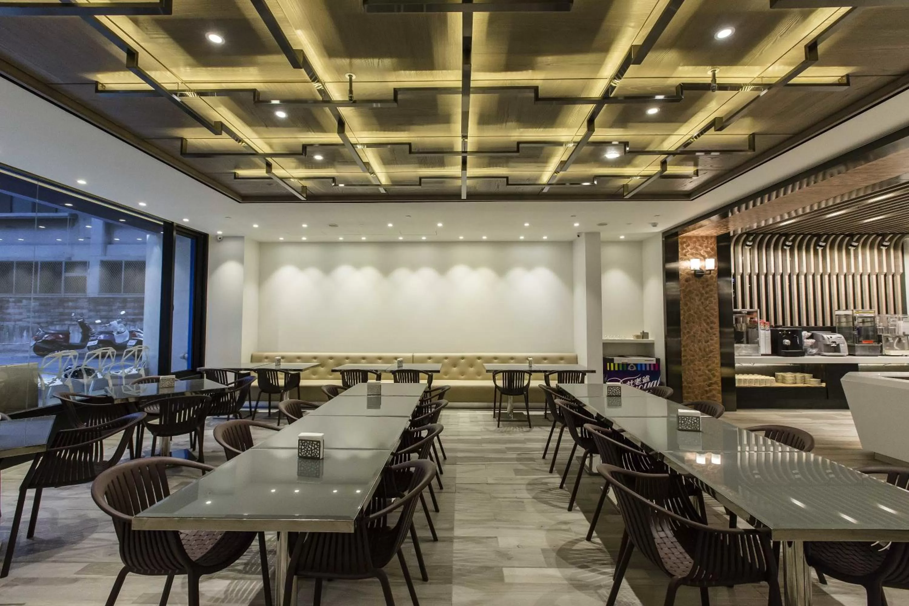 Restaurant/places to eat in The Cloud Hotel