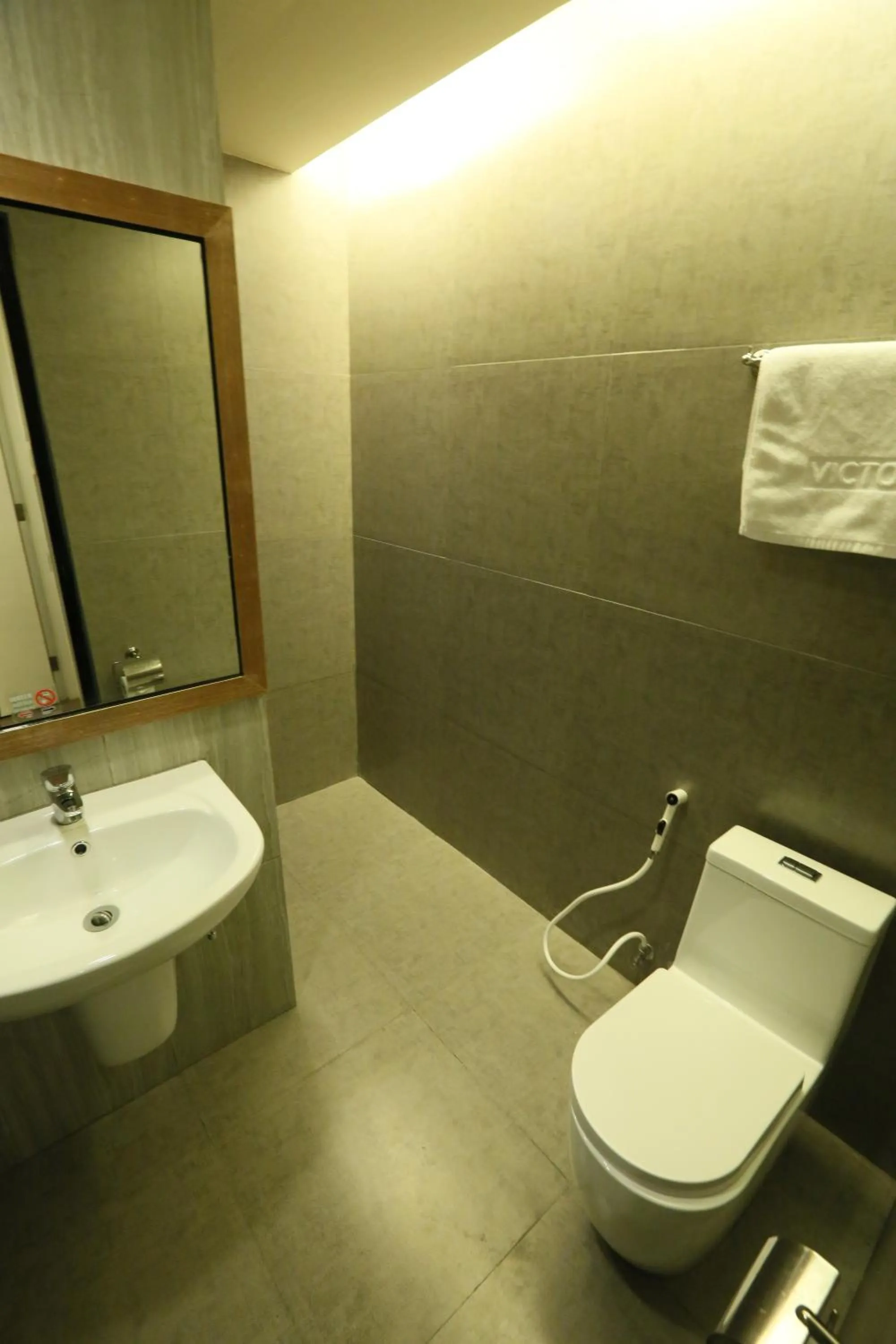 Bathroom in Victoria Court Cuneta Motorist Lodge