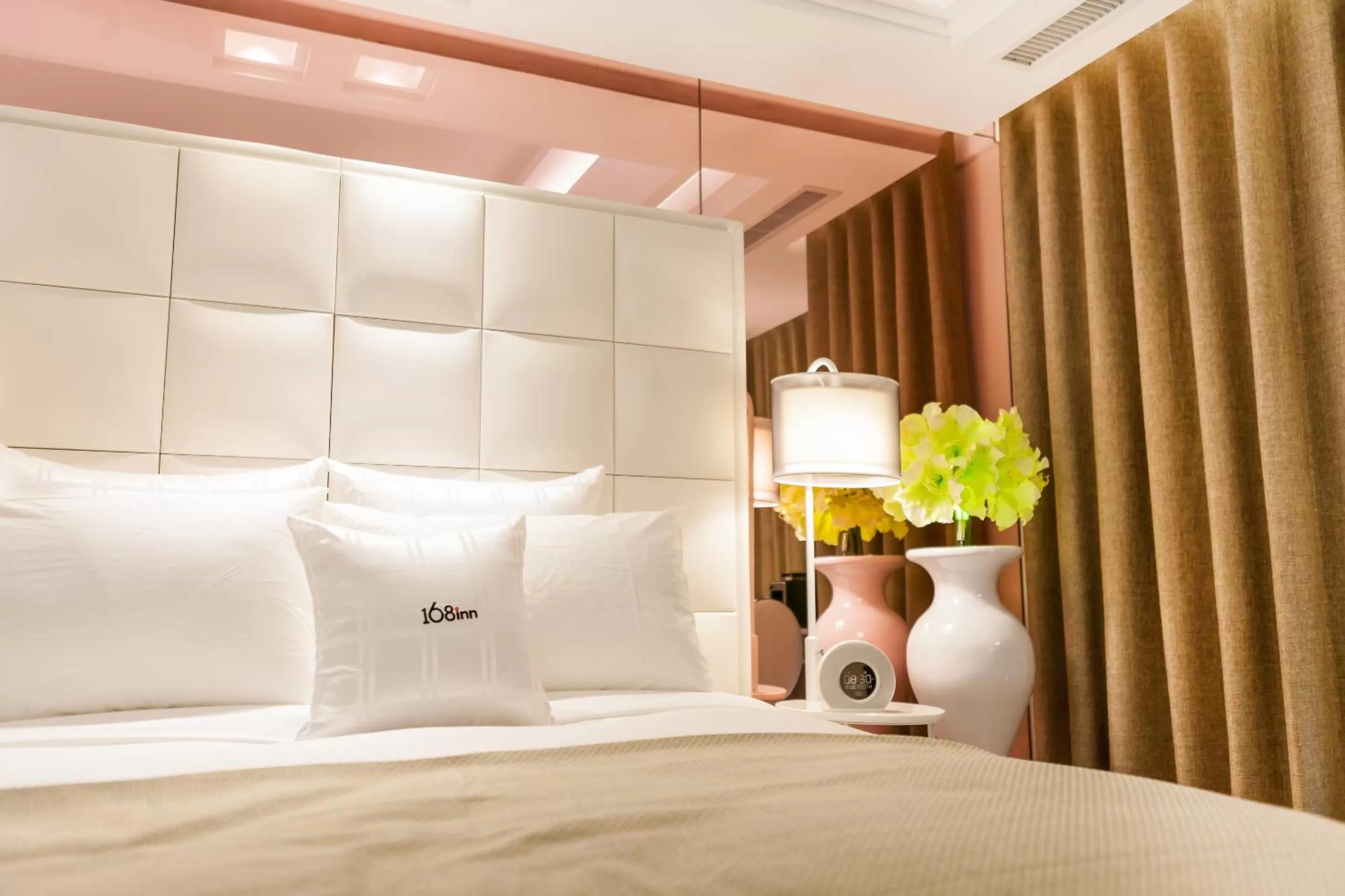 Bed in Six Star Motel-Taoyuan