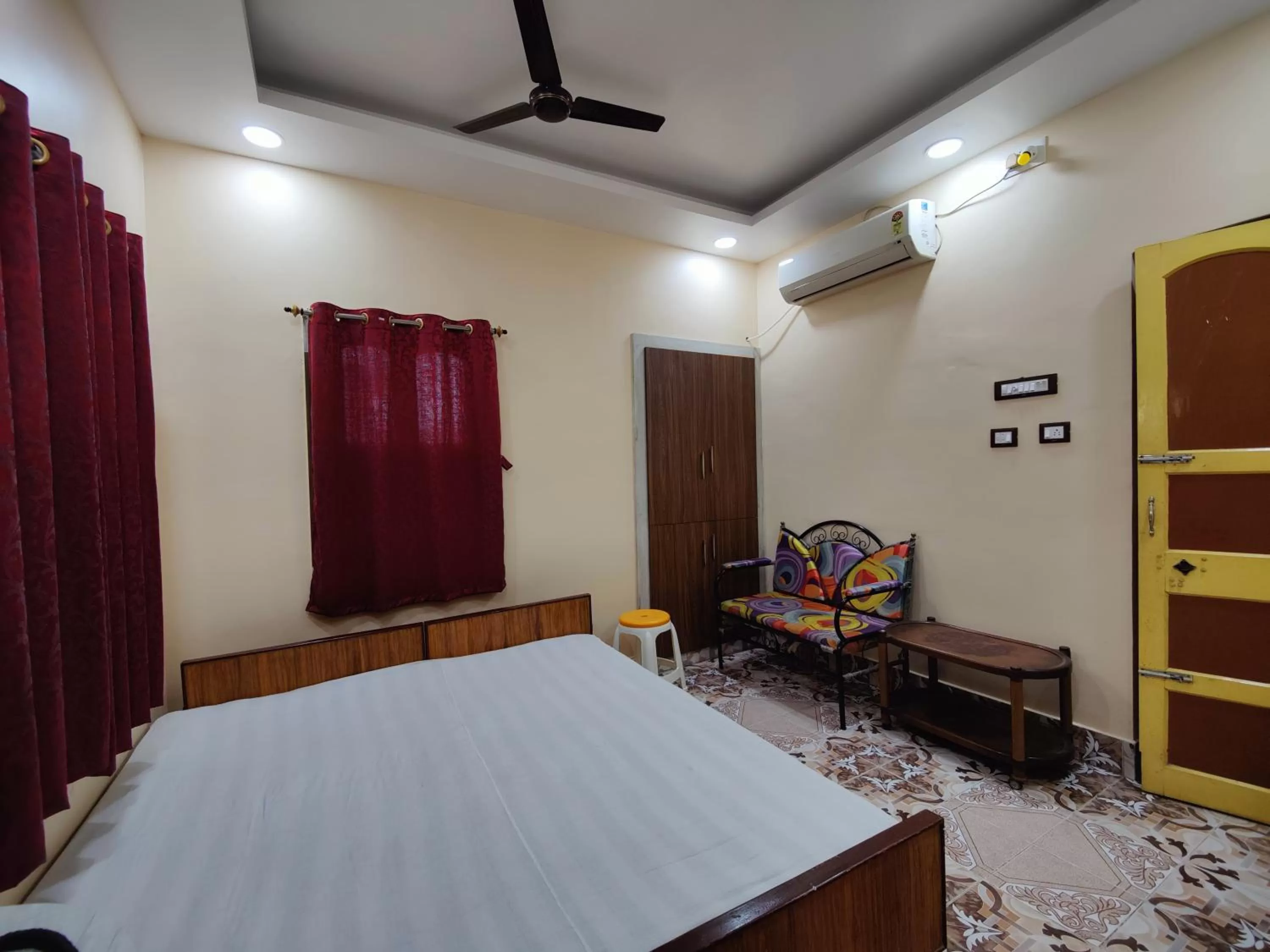 Bed in Monalisa Lodge