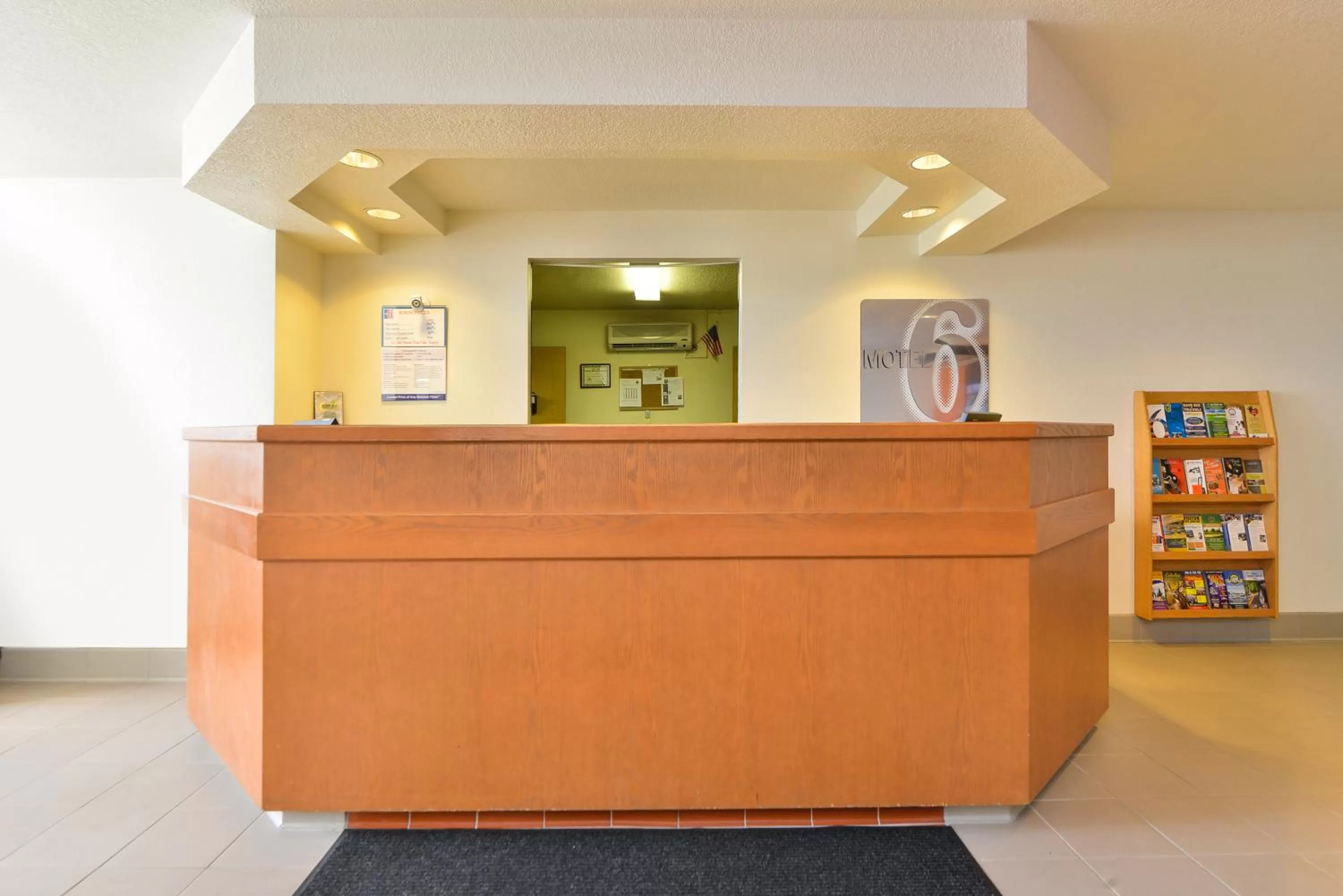 Lobby or reception in Motel 6-Meridian, ID - Boise W