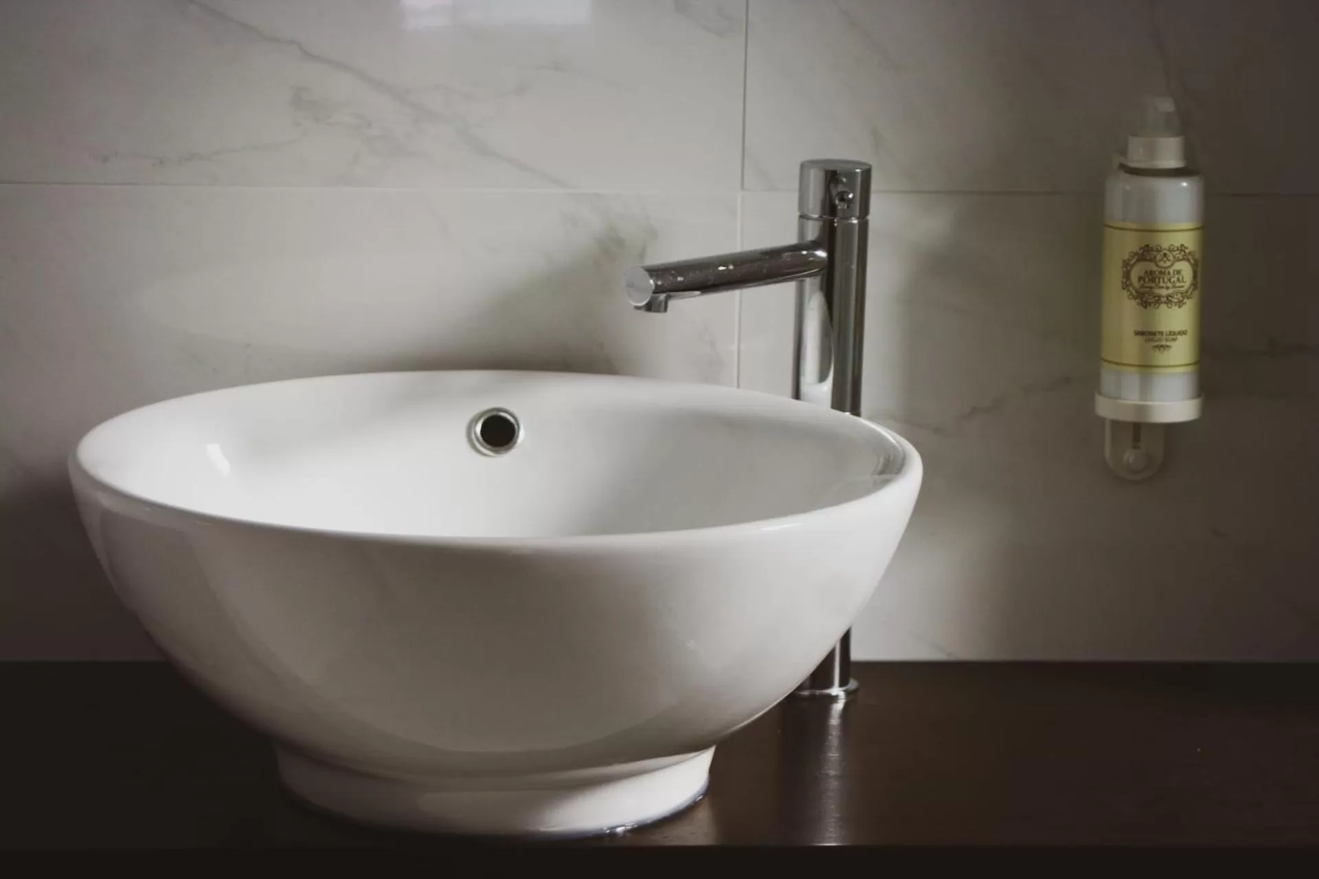 Bathroom in Cascais City & Beach Hotel