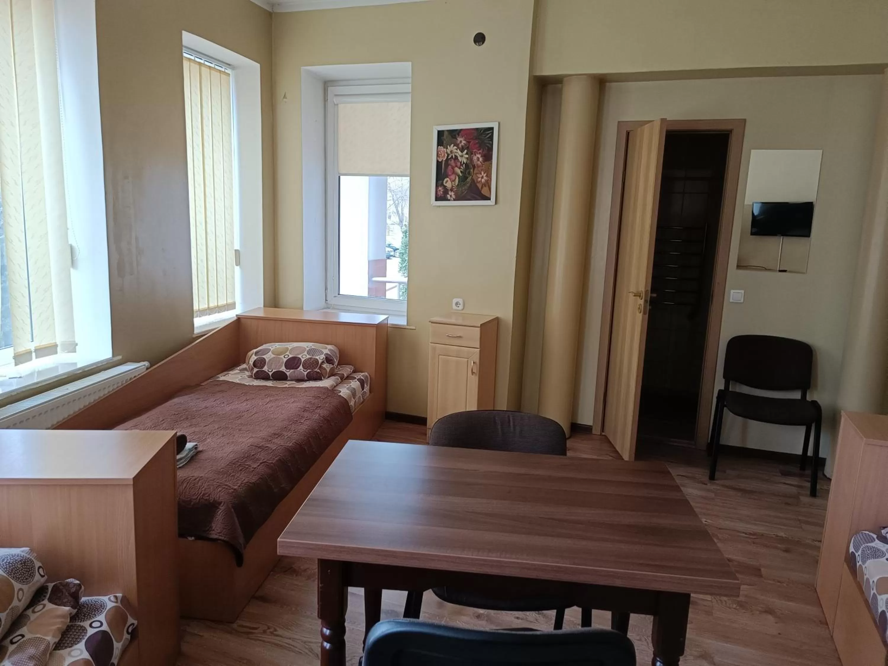 Photo of the whole room, Seating Area in Rugelis