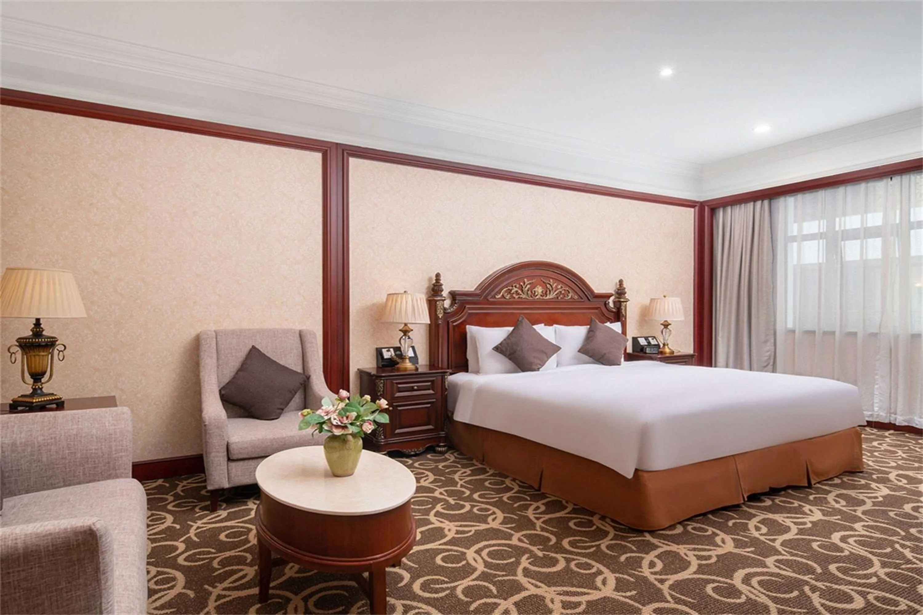 Photo of the whole room, Bed in Wyndham Shanghai Hongqiao