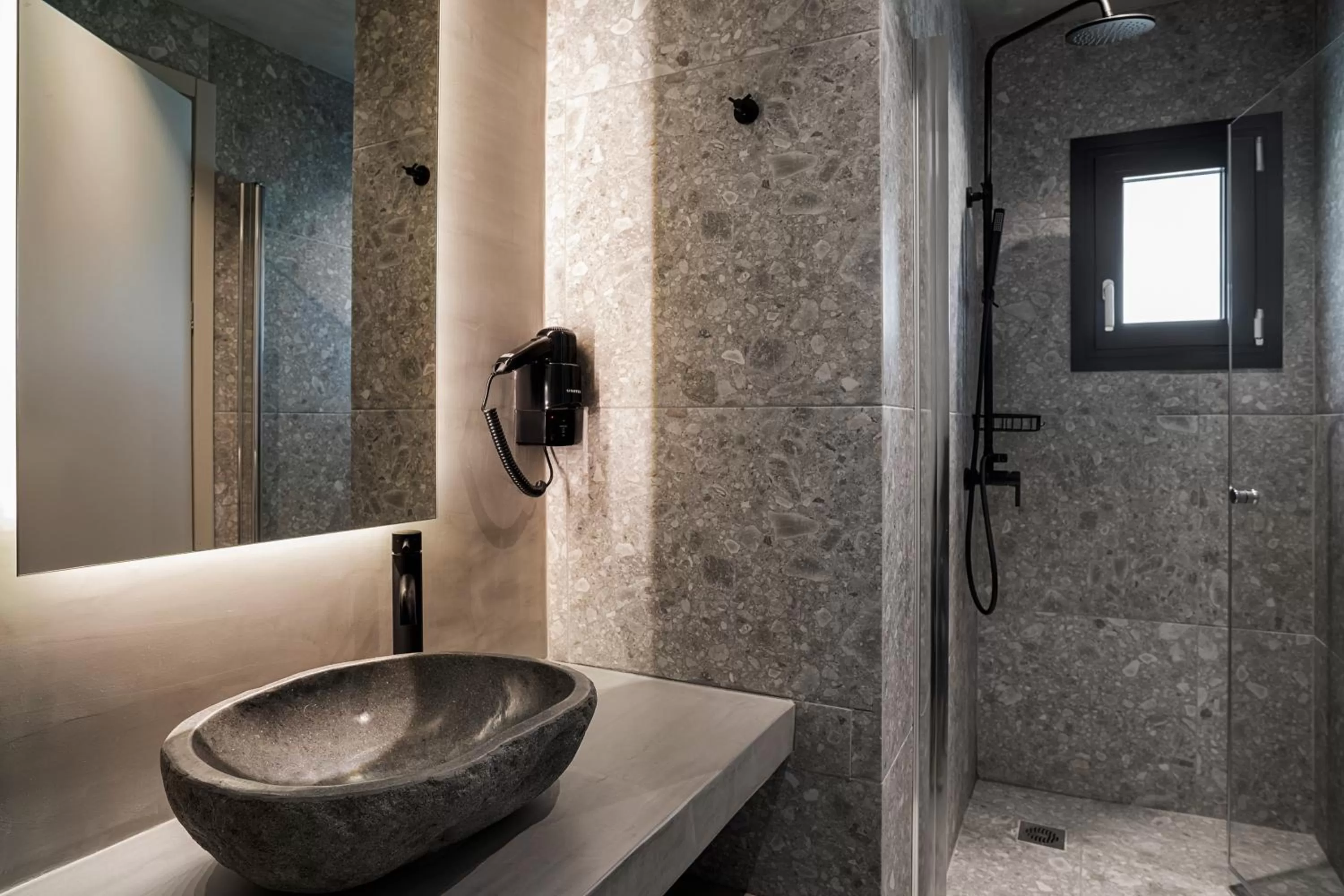 Bathroom in Bob W Athens Akadimia