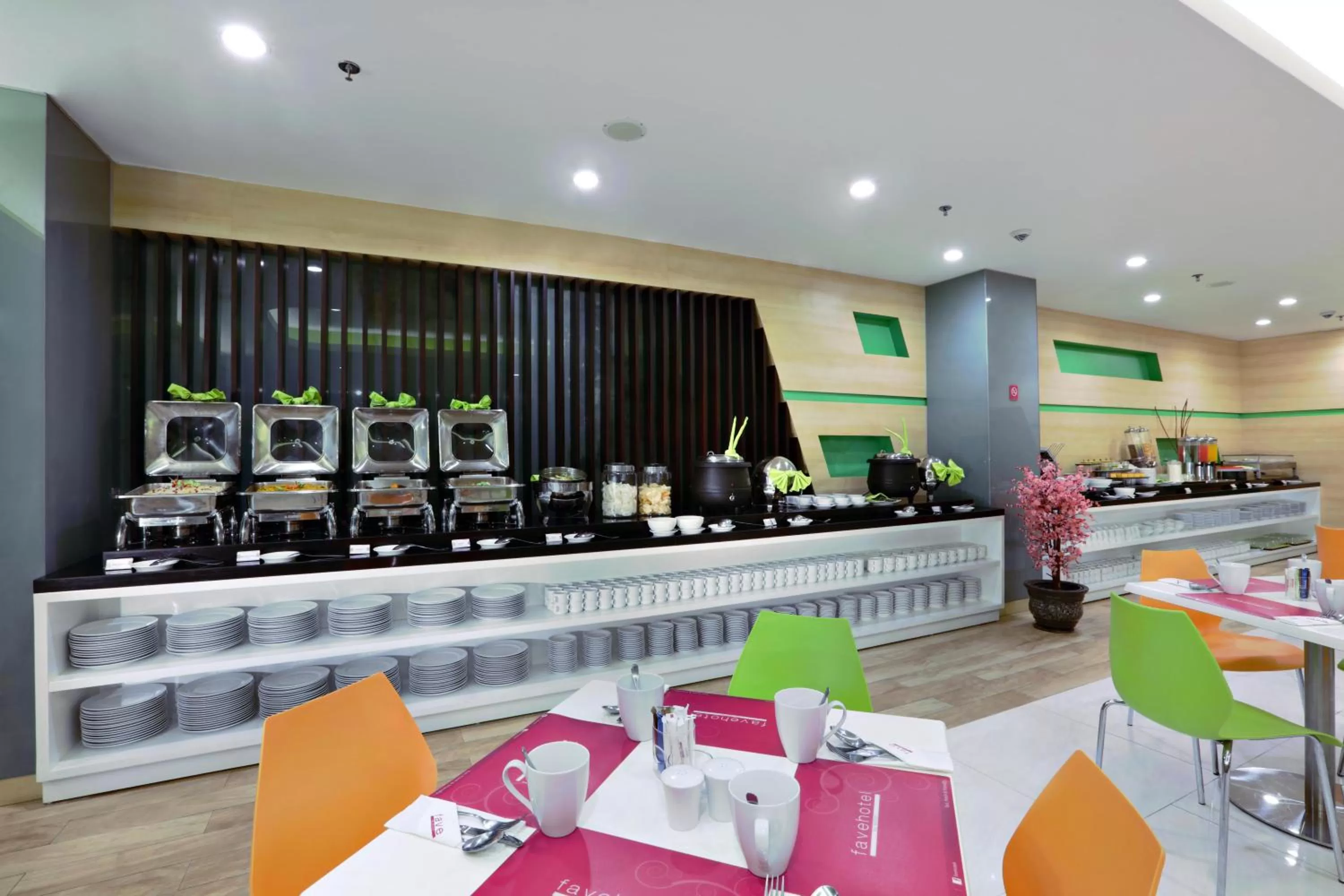 Restaurant/places to eat in favehotel Olo Padang