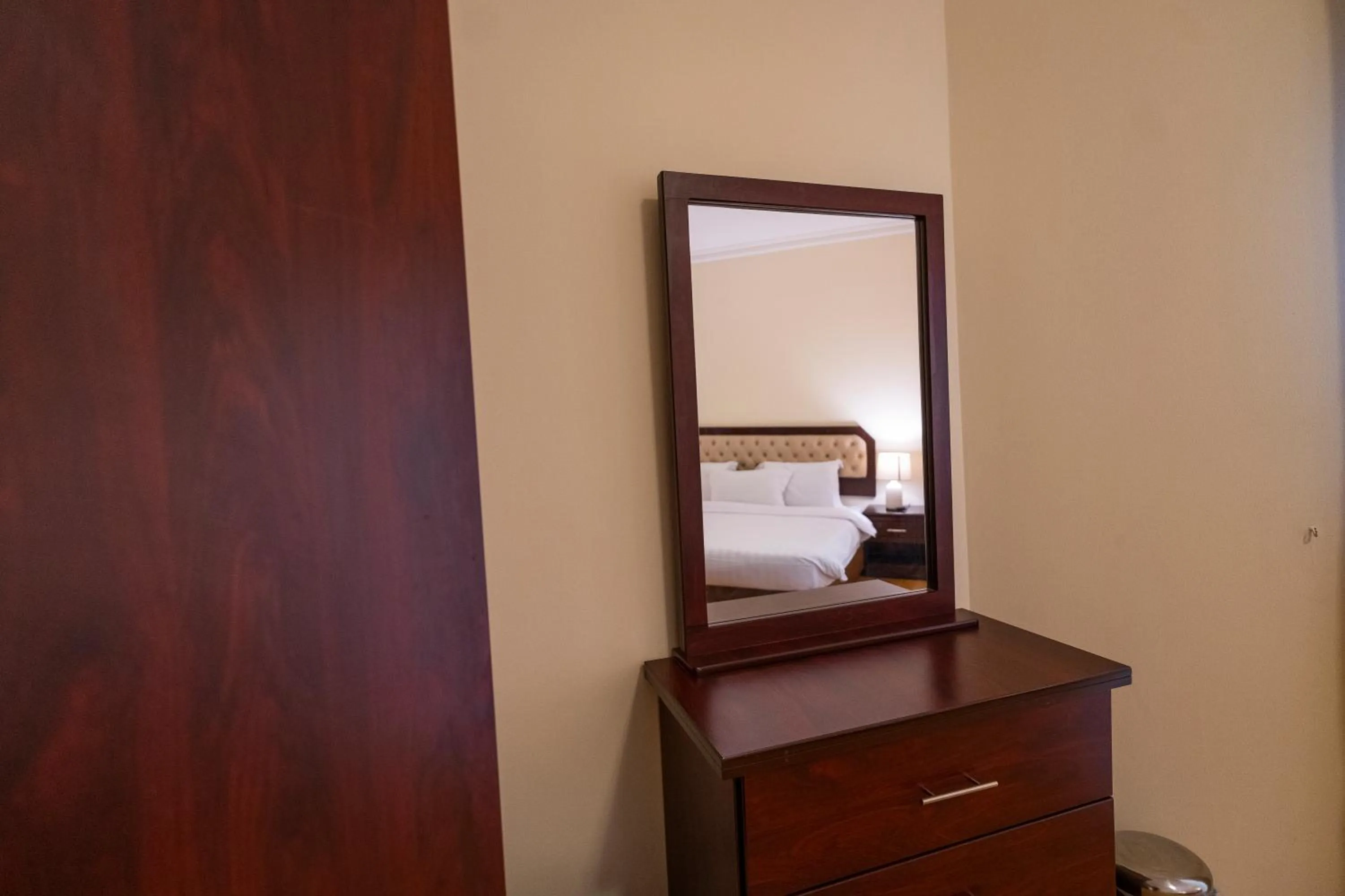 Bedroom, Bed in Majestic Hotel