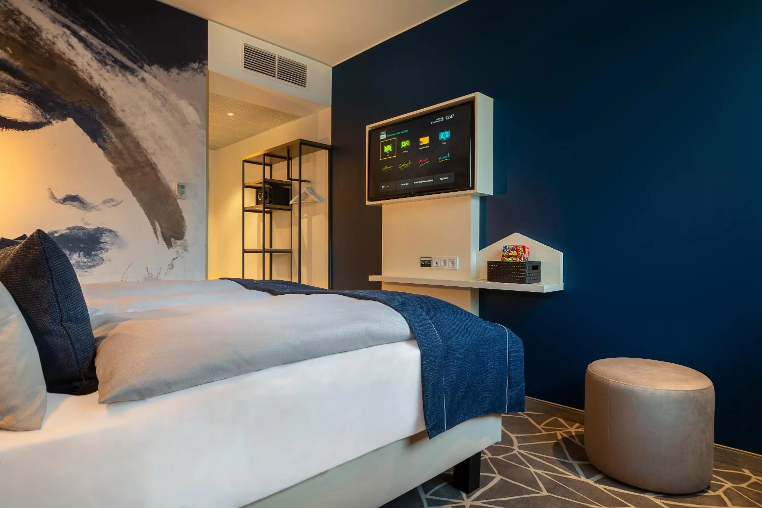 Bedroom, Bed in Holiday Inn - the niu, Ridge Halle Central Station by IHG