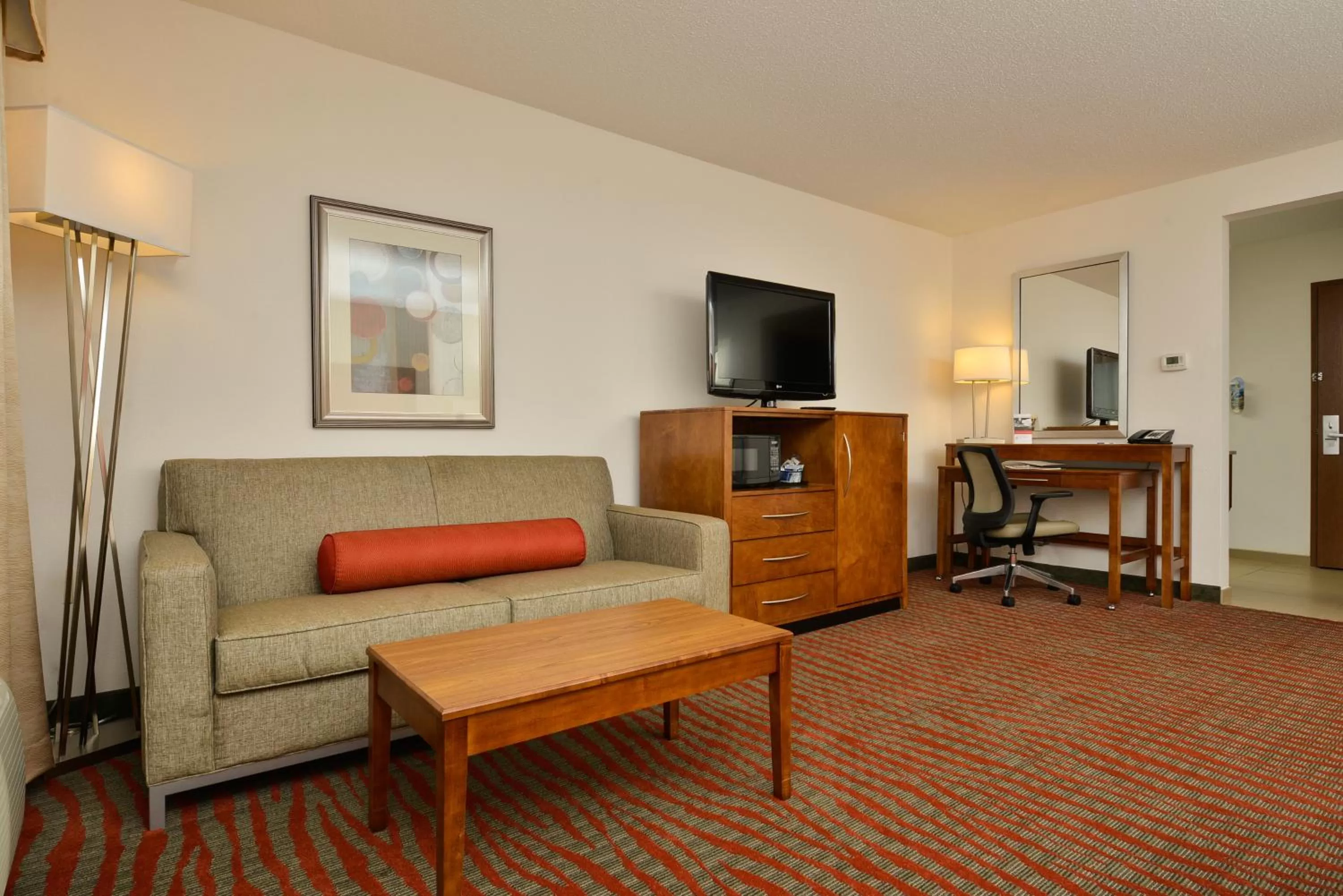 Seating area in Holiday Inn Express Boston-Milford by IHG