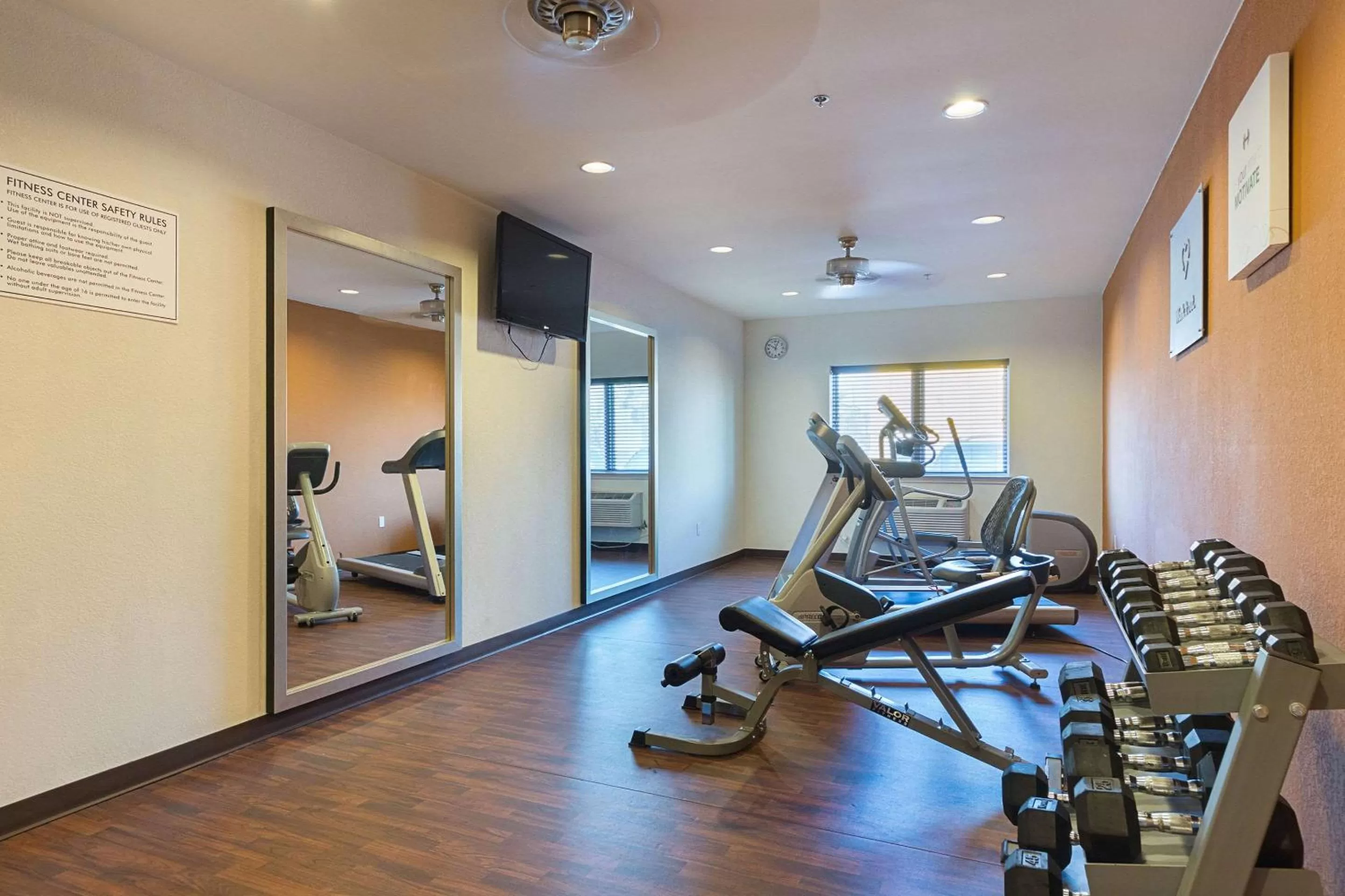 Fitness centre/facilities in Comfort Suites Beachside