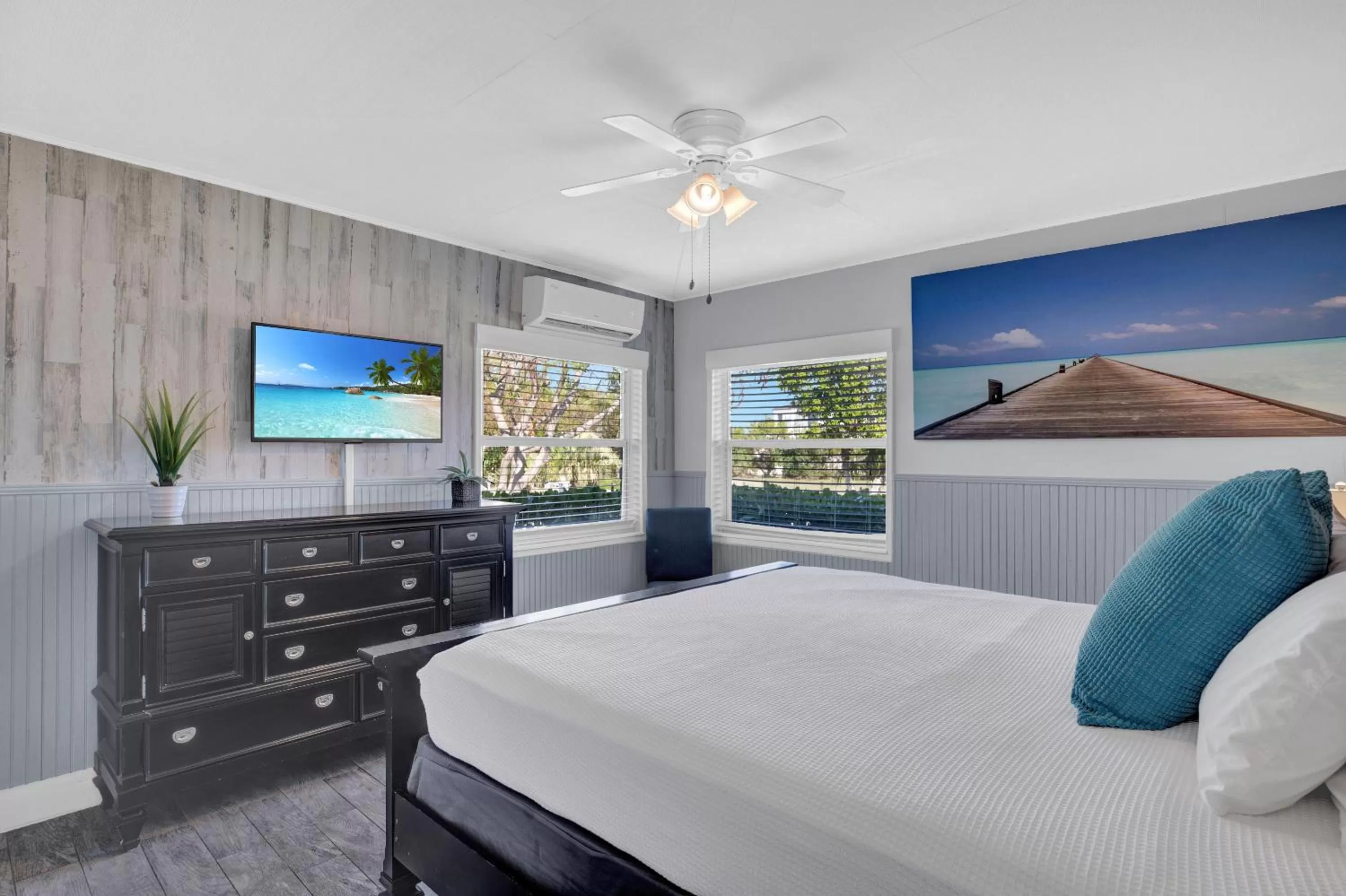 Bedroom, Bed in Seascape Resort & Marina