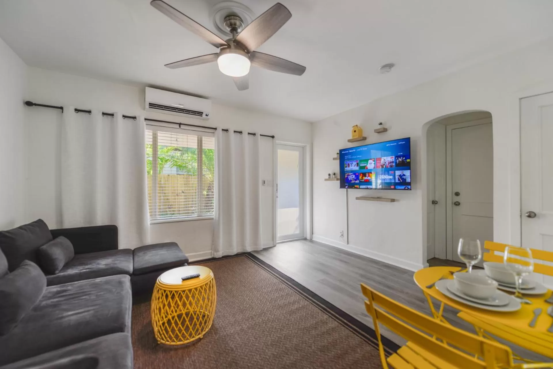 Living room in Alani Bay Villas