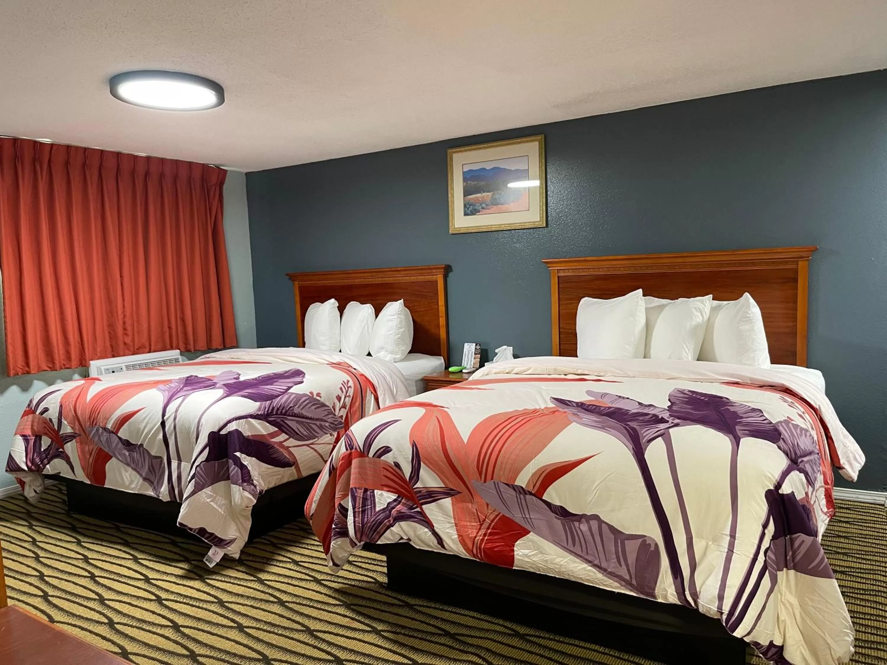 Bed in Annie Oakley Motel Oakley