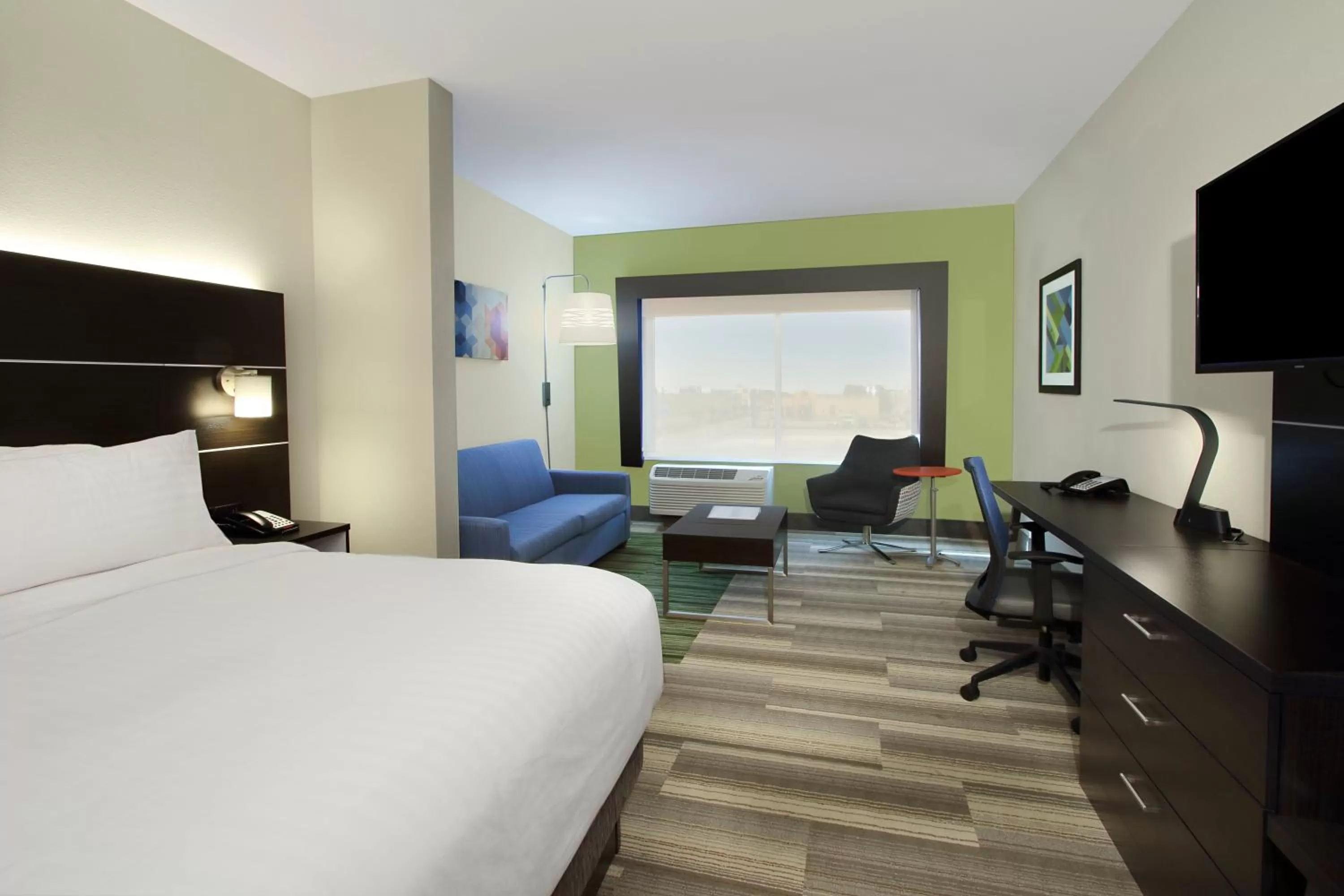 Photo of the whole room, Bed in Holiday Inn Express & Suites - Brookshire - Katy Freeway by IHG
