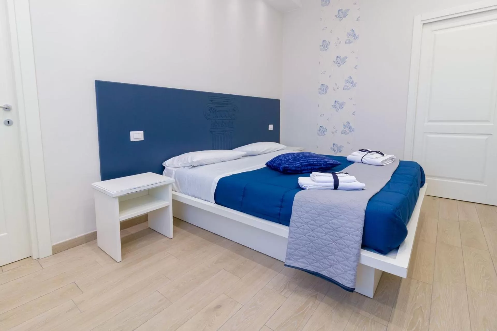 Photo of the whole room in Nolana '86