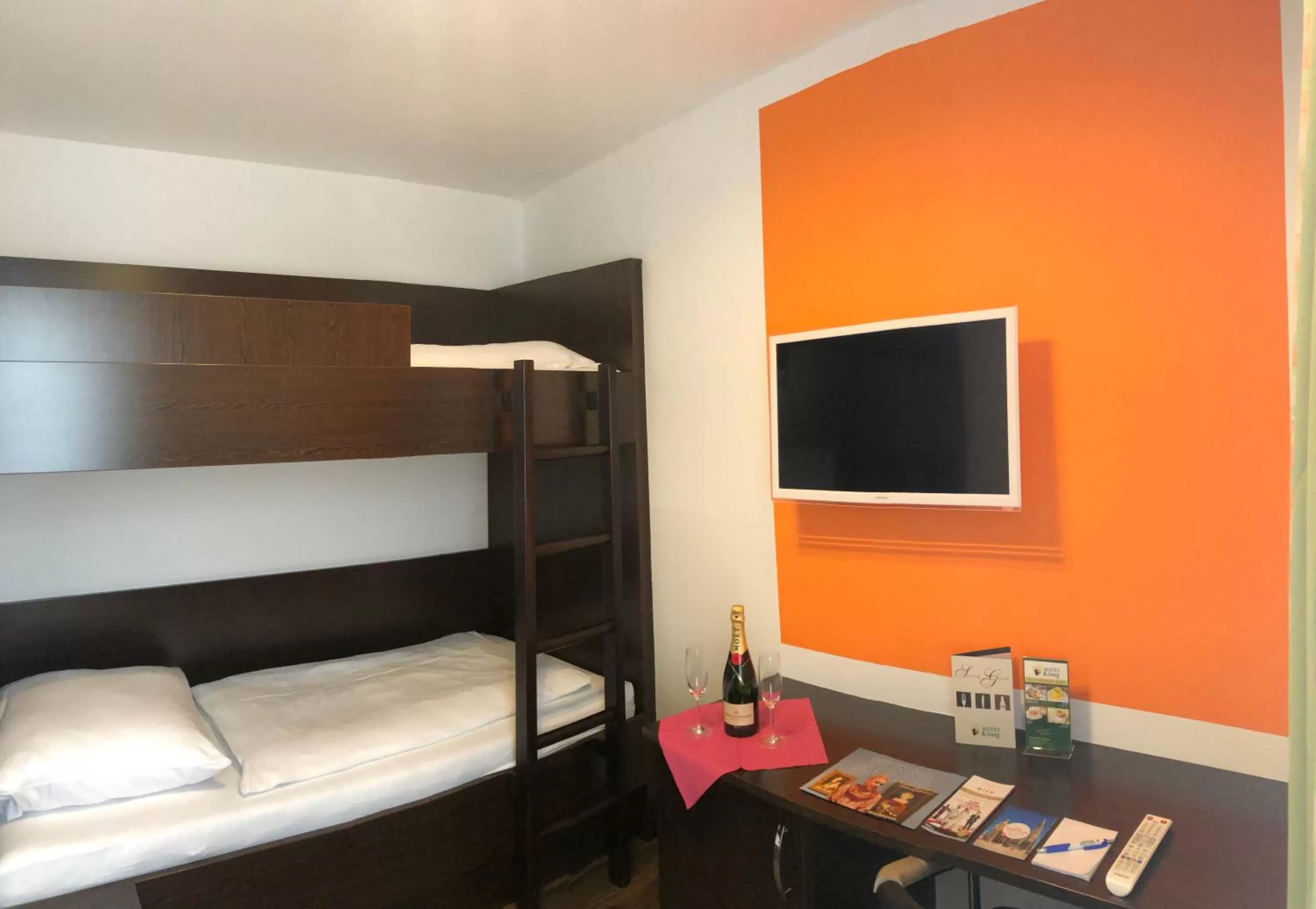 TV and multimedia, Bed in Hotel König