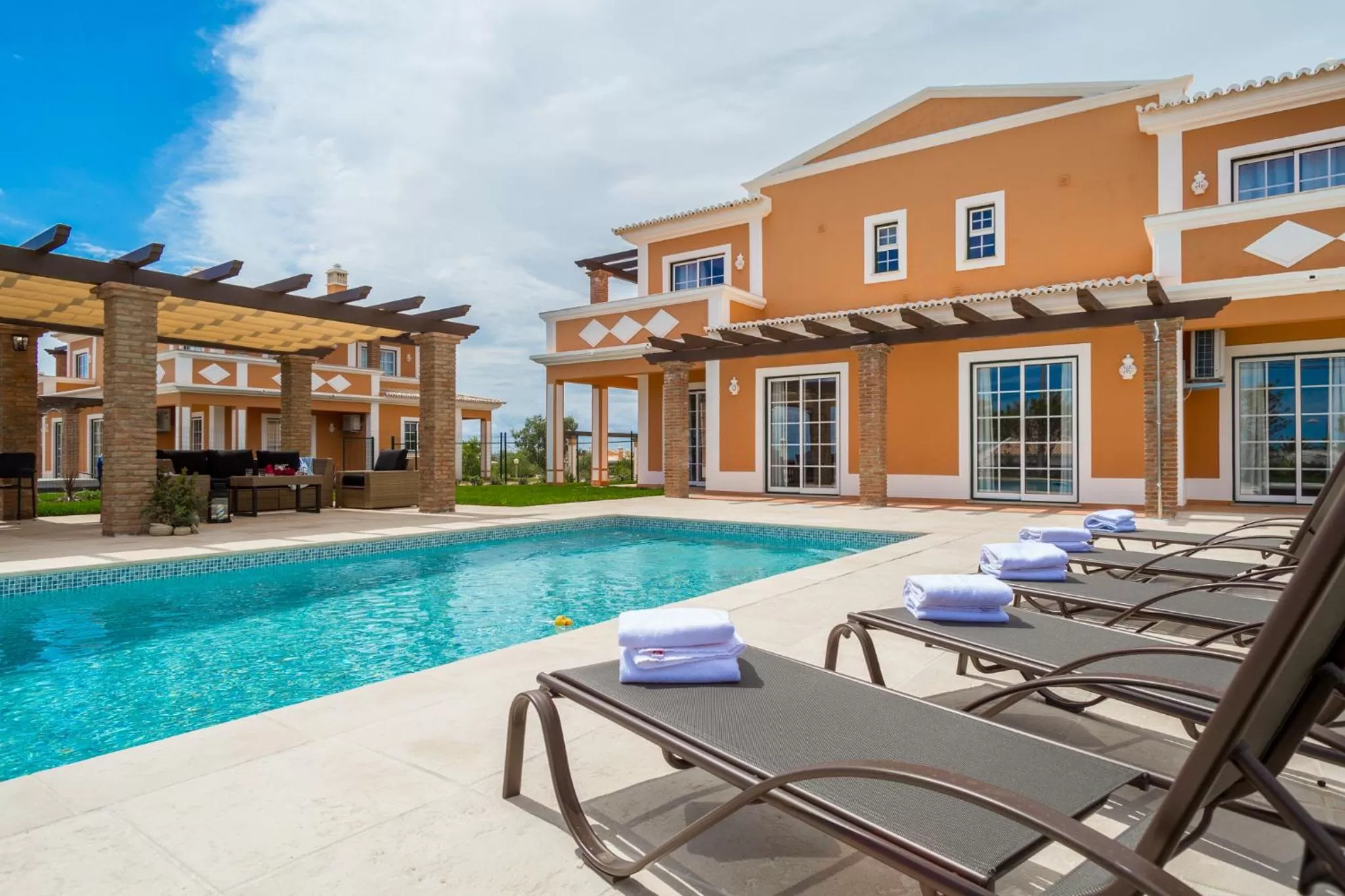 Swimming pool in Colina da Lapa & Villas