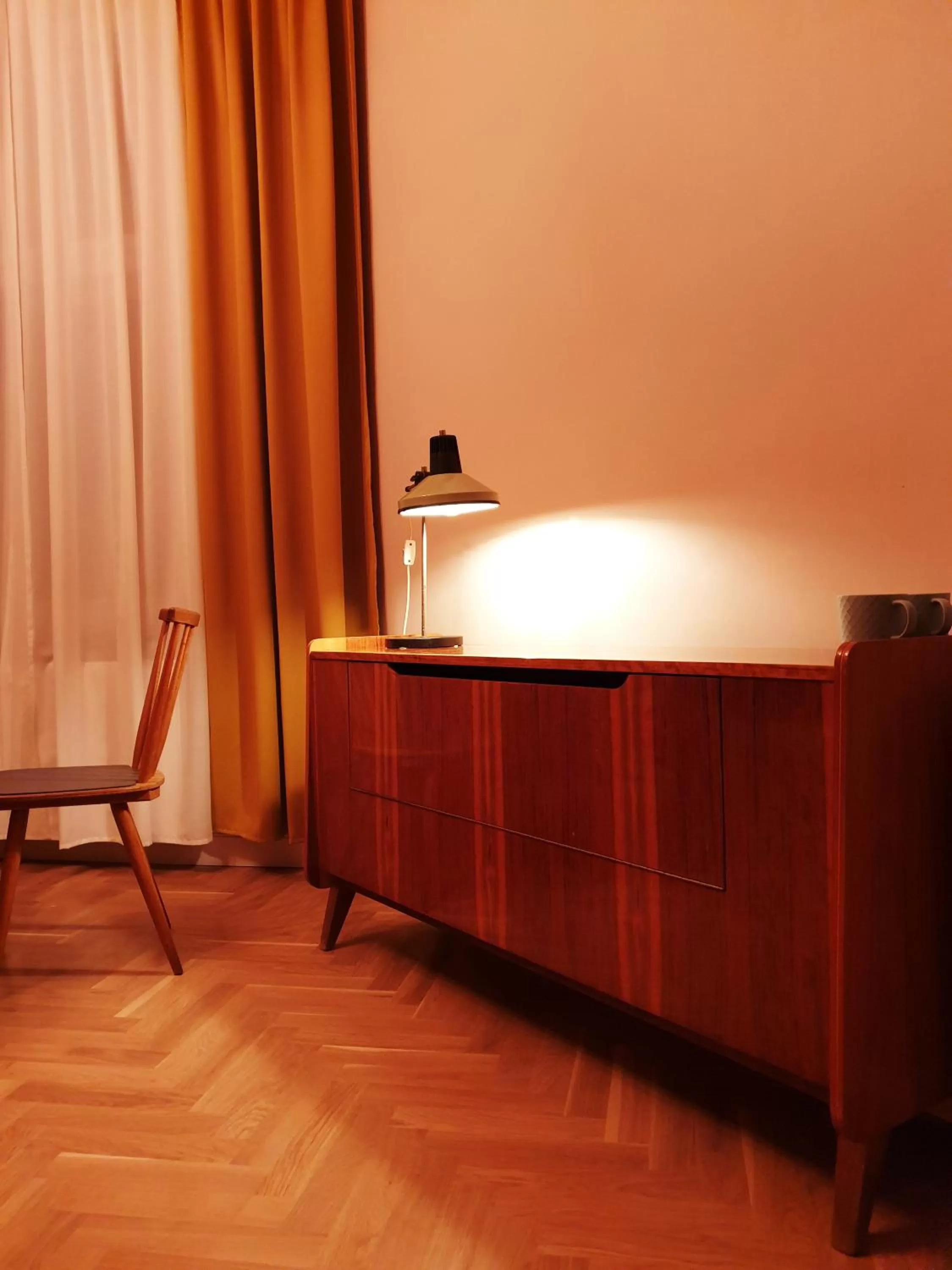 TV/Entertainment Center in ITALIANO VERO