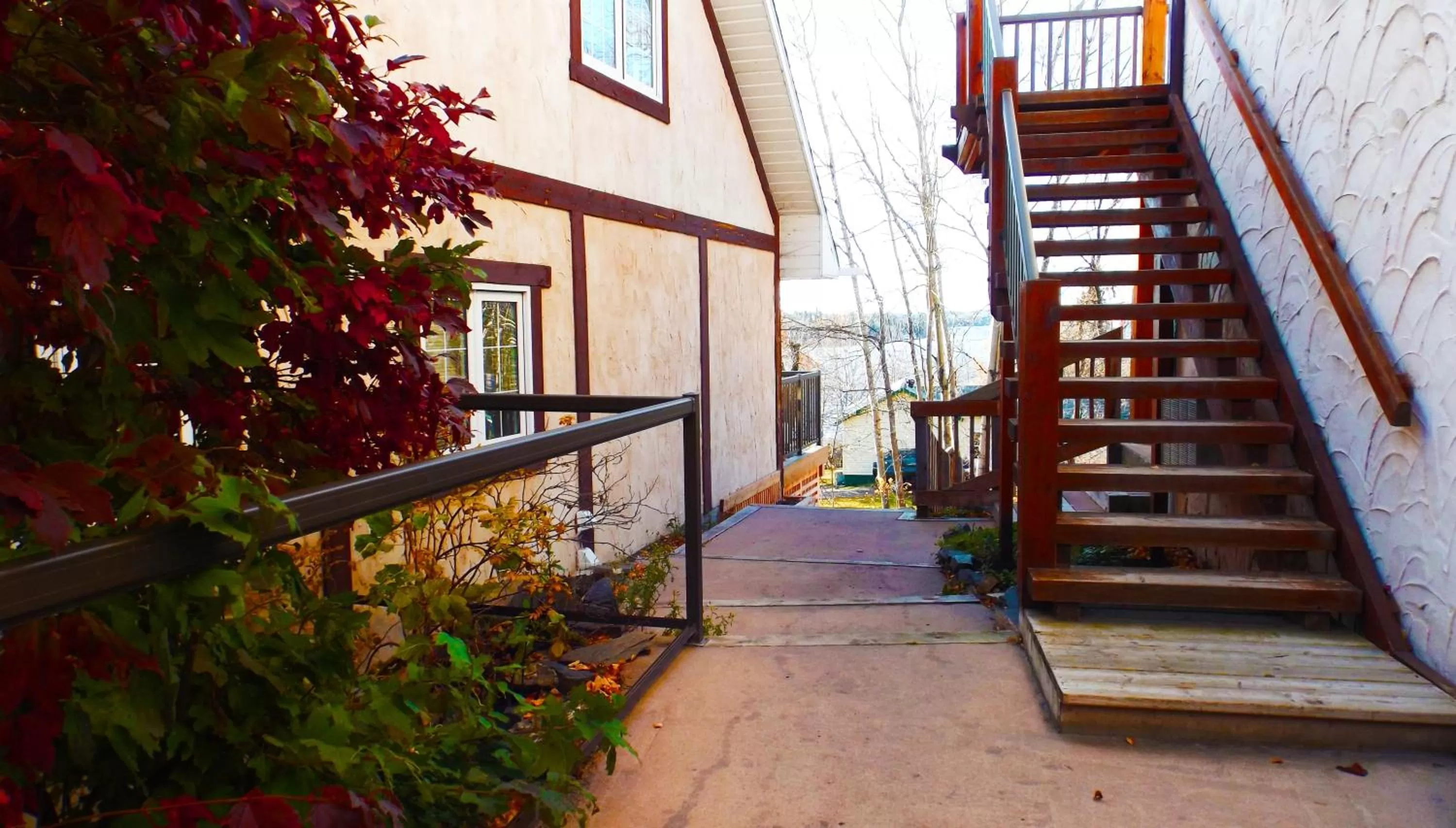 Facade/entrance in Timberland Inn