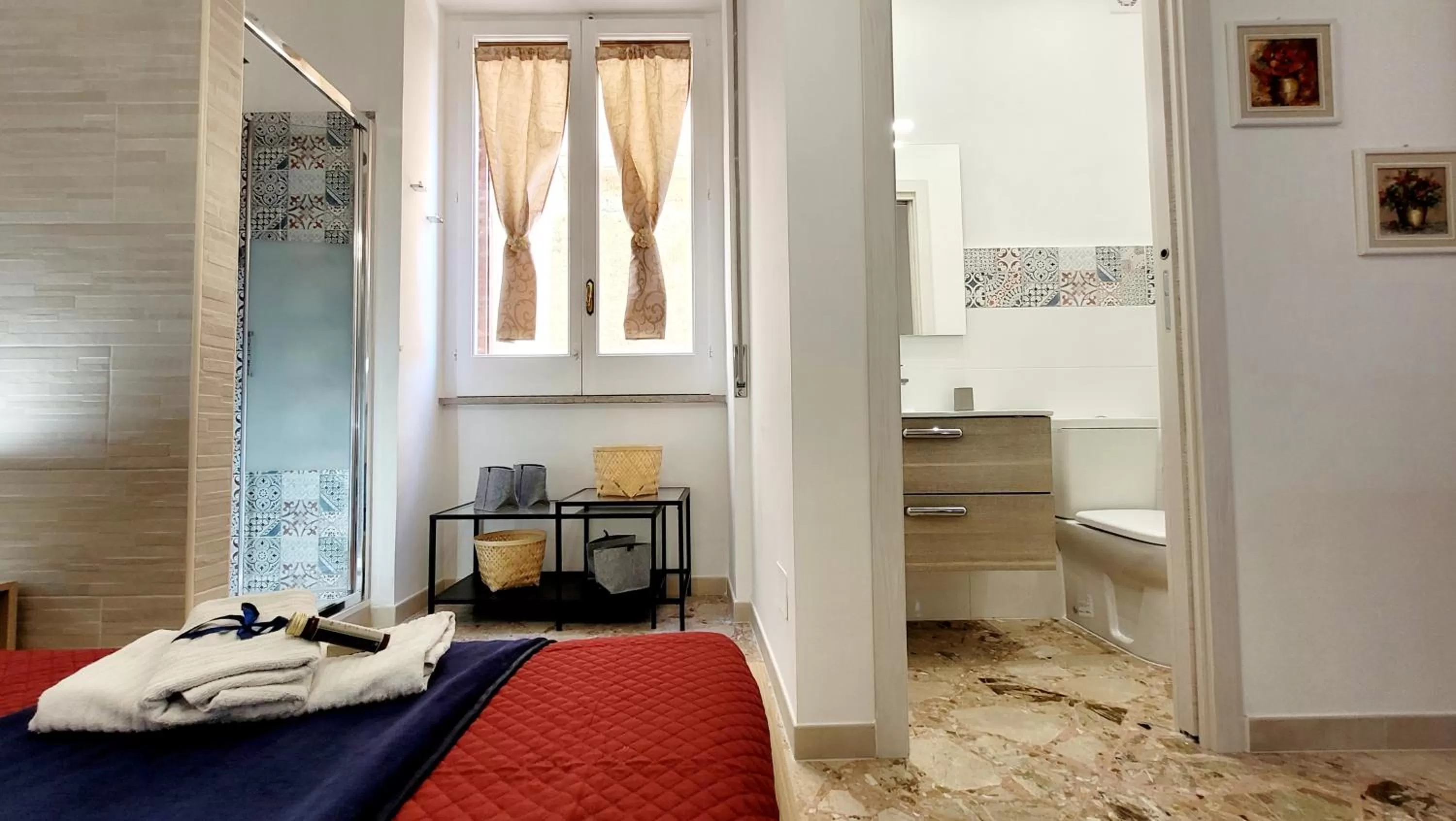 Bathroom, Bed in Zanzi 's Charming Rooms