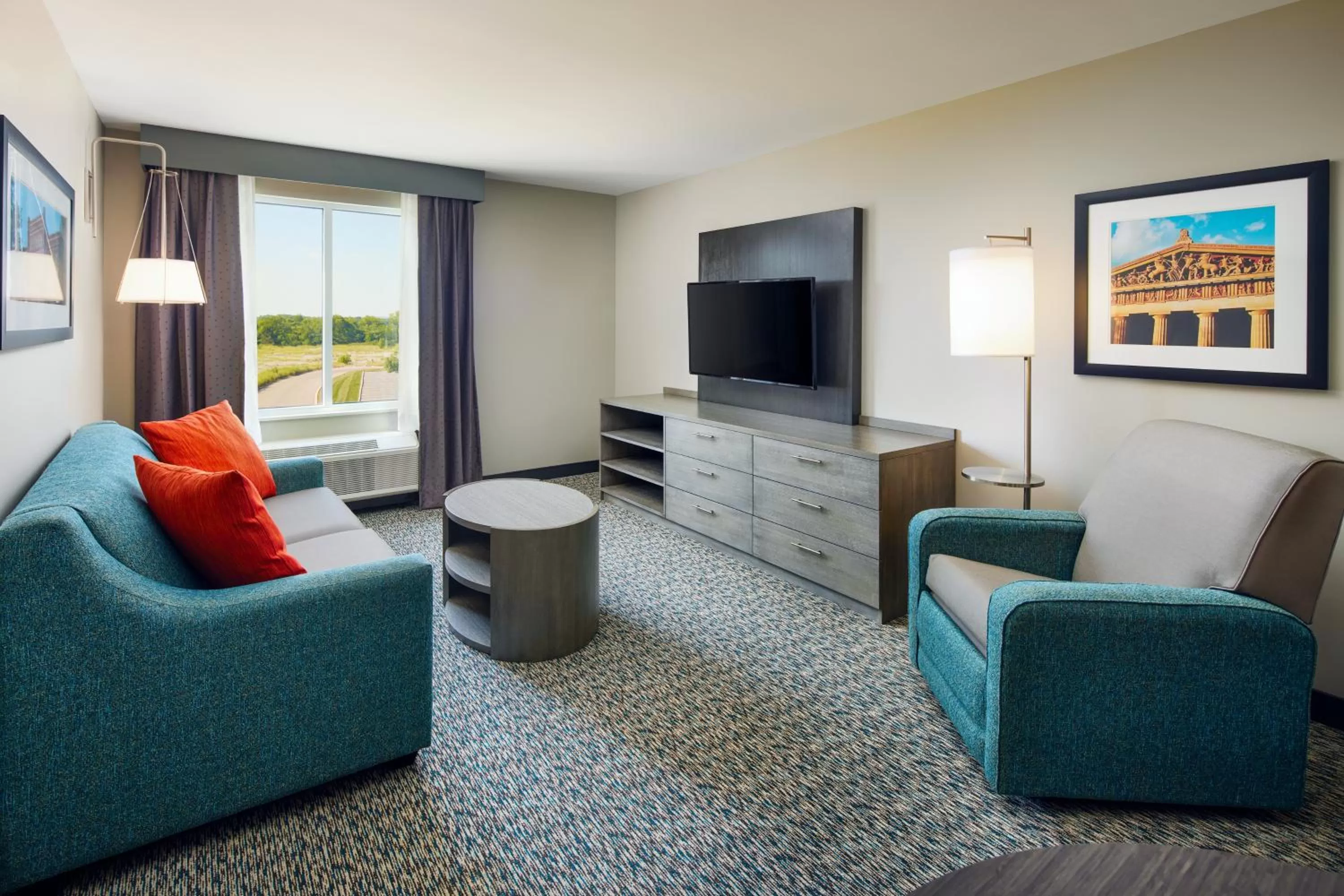 Communal lounge/ TV room in Candlewood Suites - Lebanon by IHG