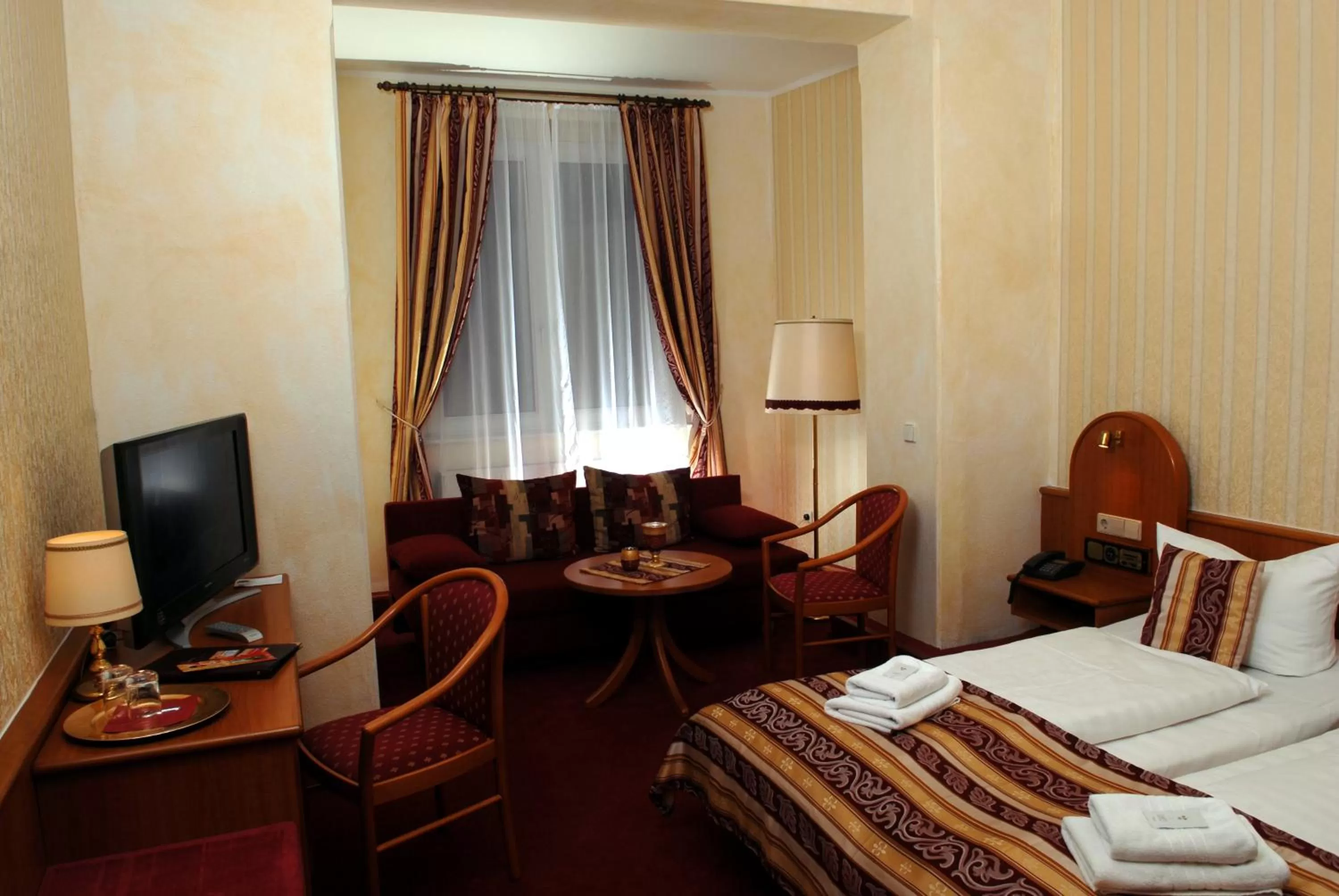 Photo of the whole room, Bed in Hotel Schwarzer Bär