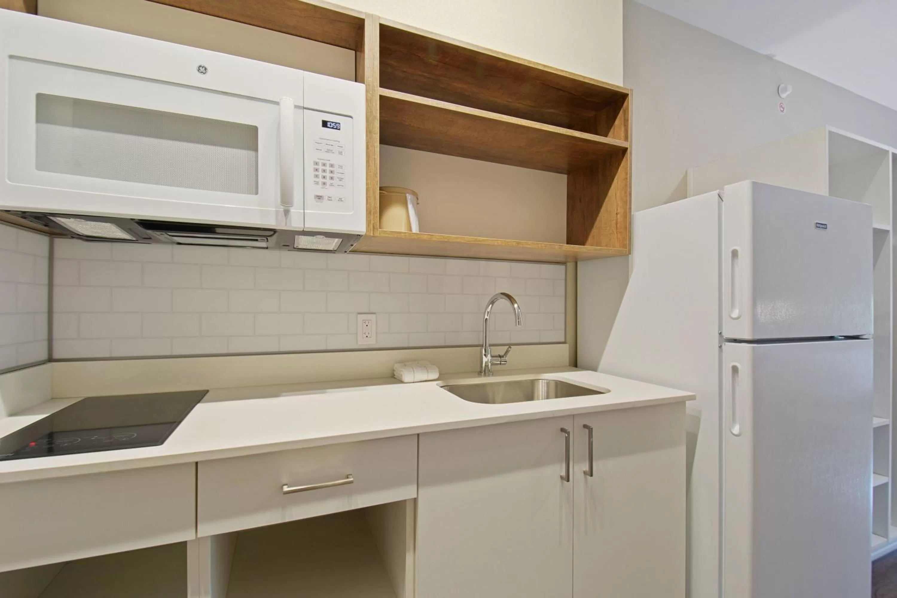Kitchen or kitchenette in Extended Stay America Premier Suites - Austin - Austin Airport
