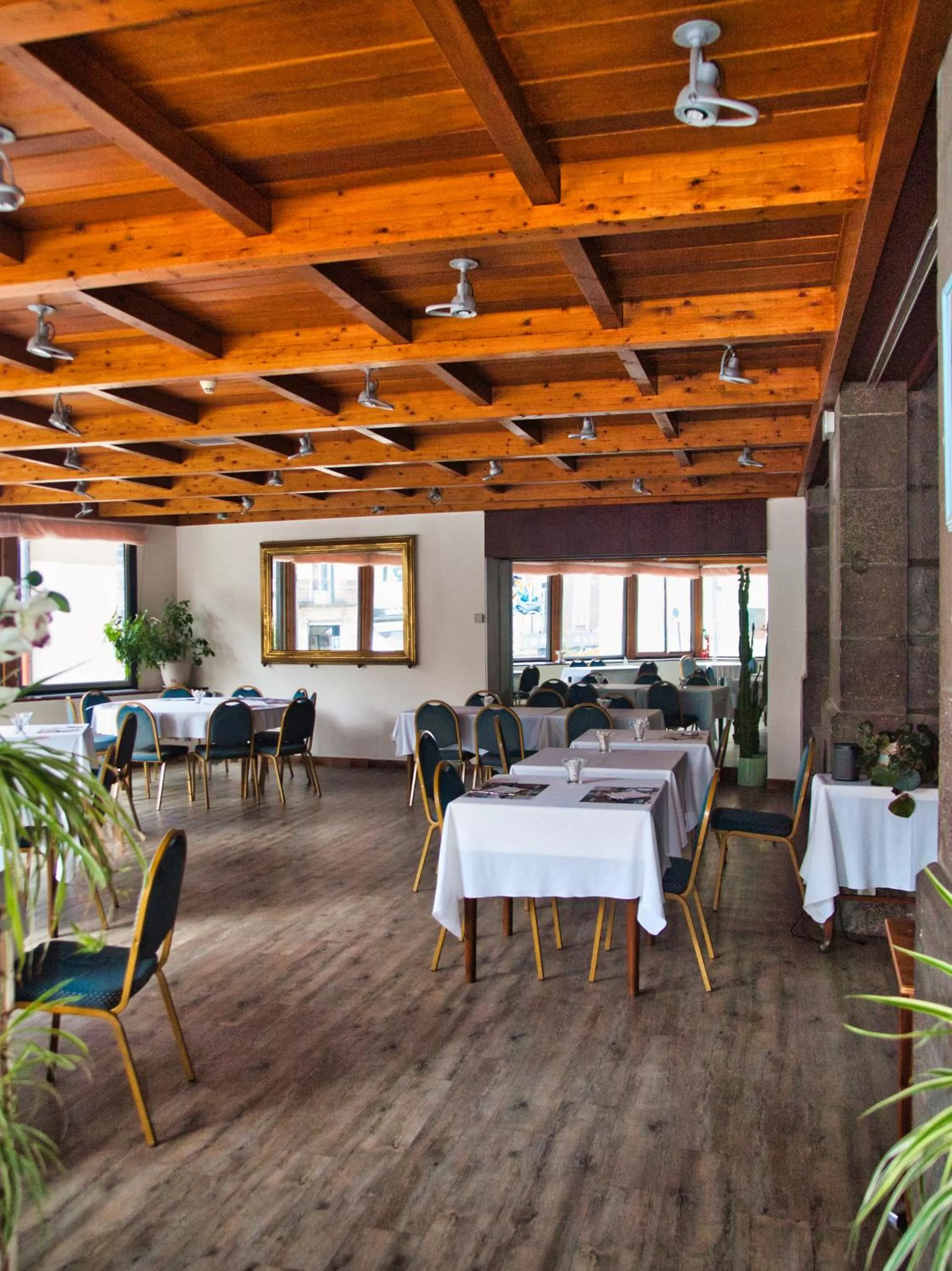 Restaurant/places to eat in Hôtel de Paris