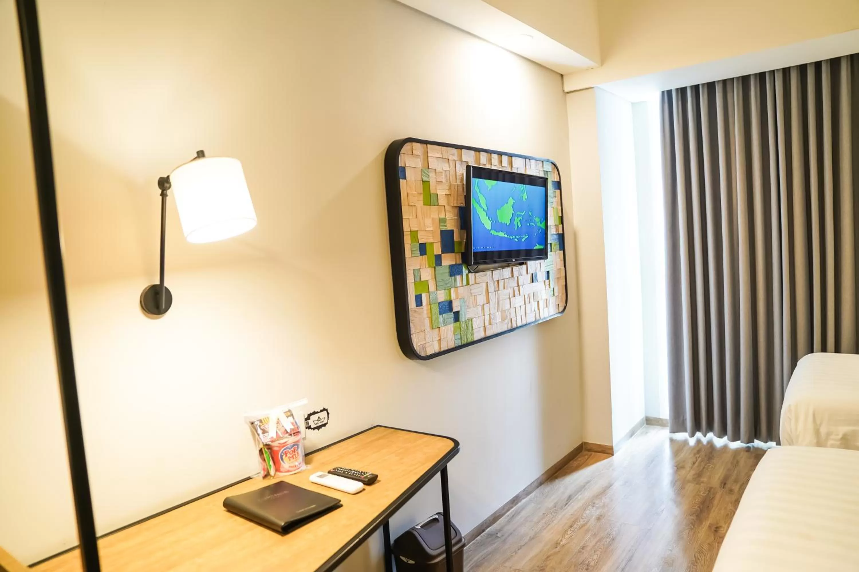 TV and multimedia, Bed in Luminor Hotel Purwokerto By WH