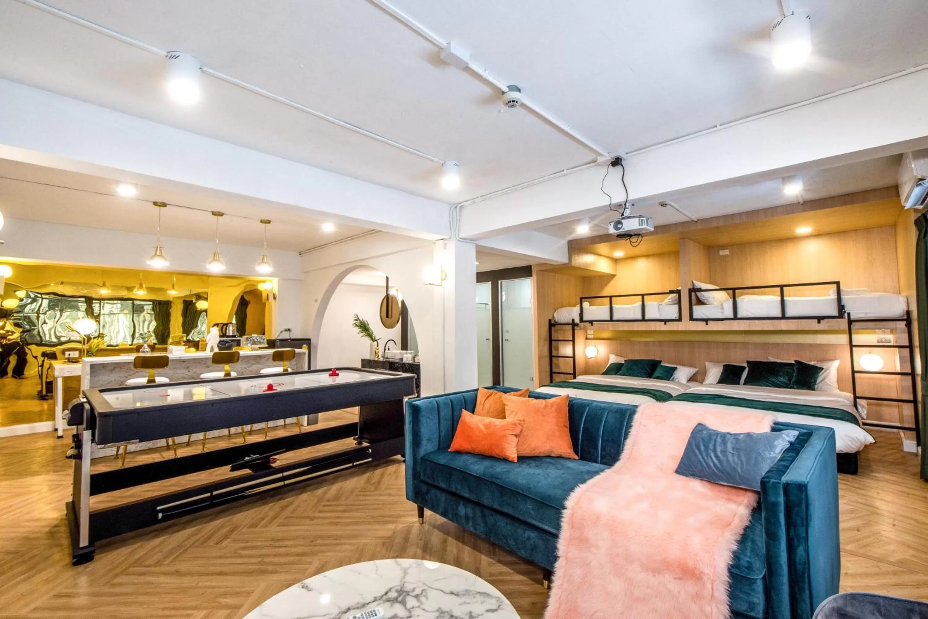 Photo of the whole room, Bed in Theme Boutique Hotel Bangkok