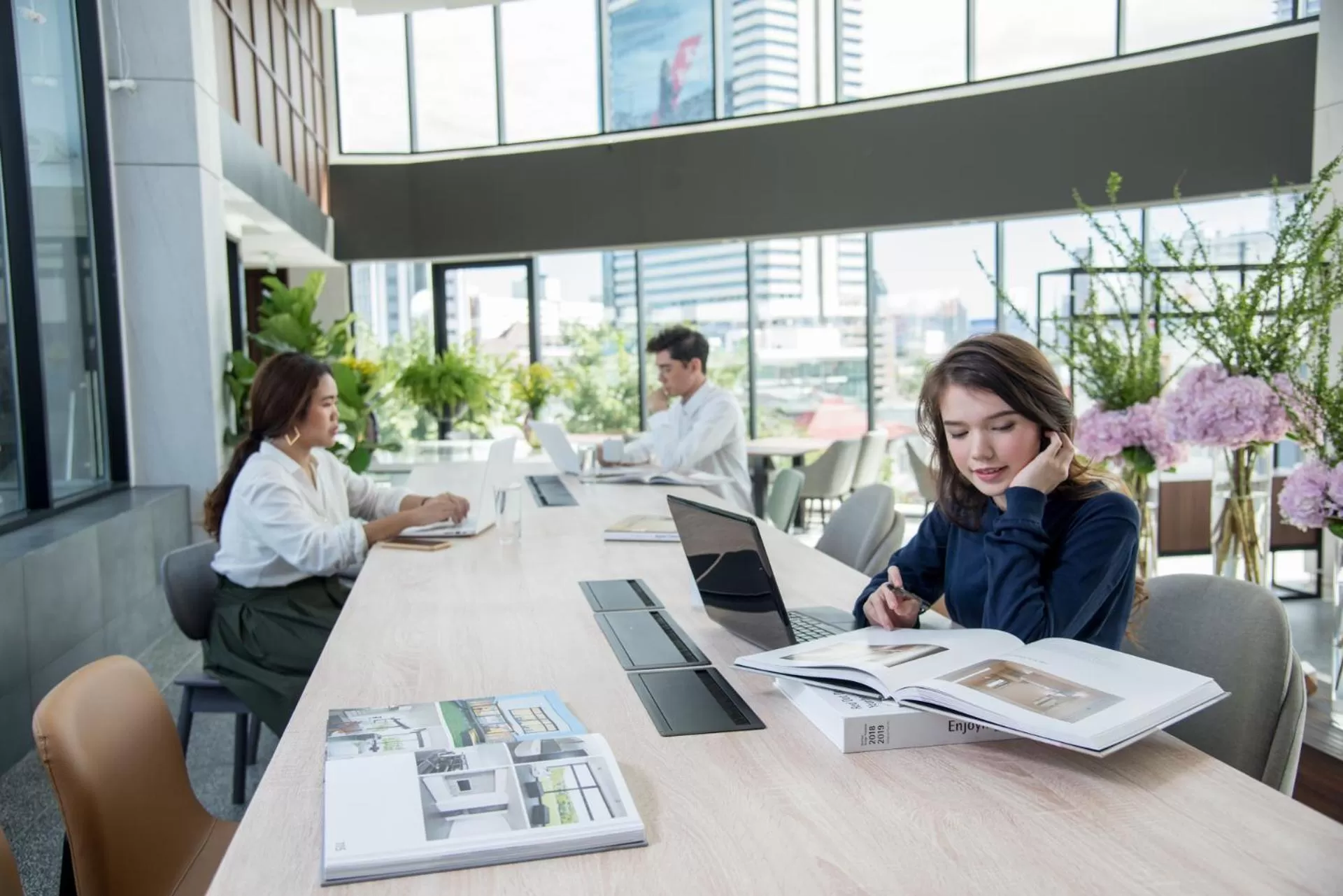 People in Amanta Hotel & Residence Sathorn