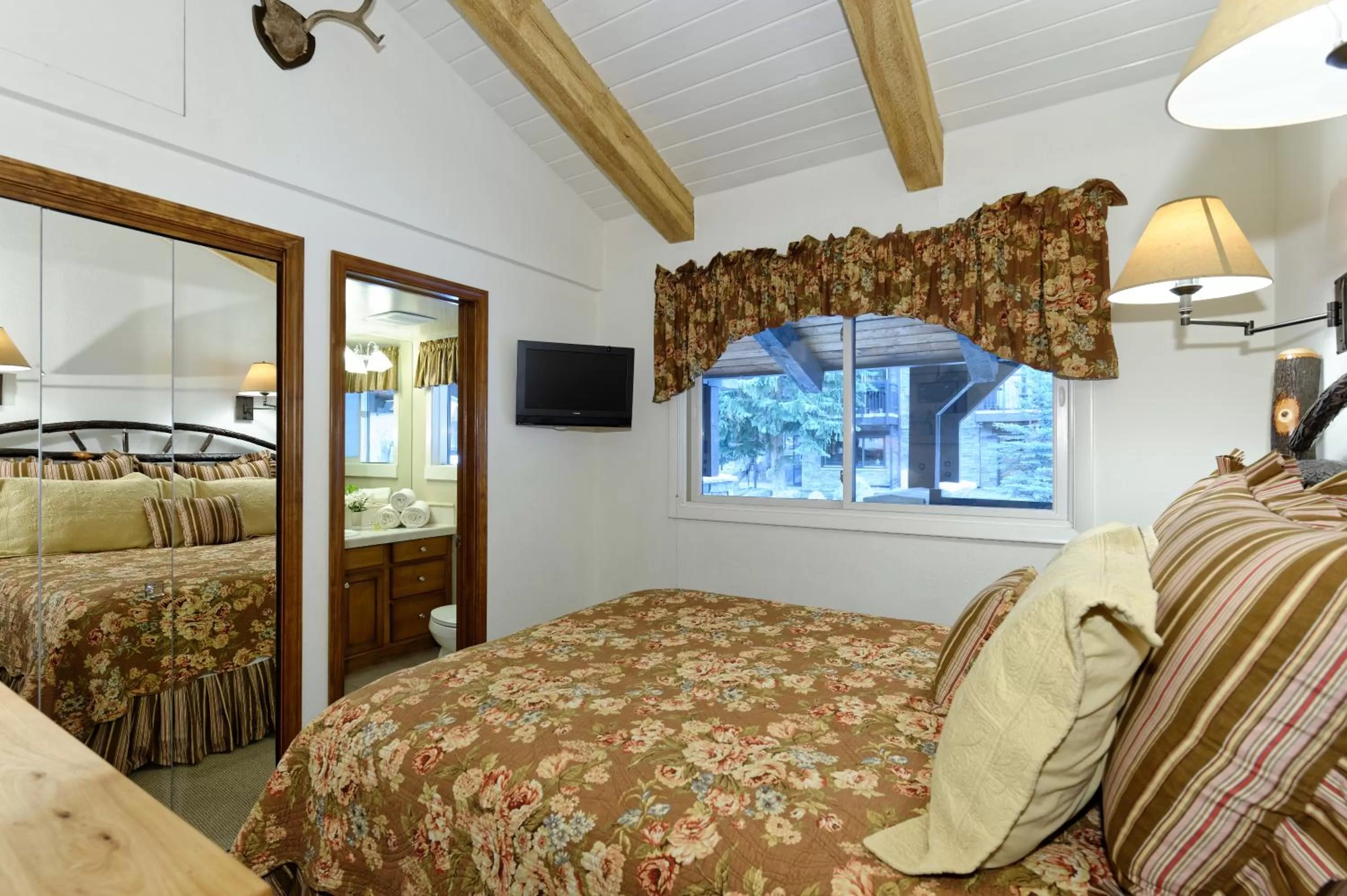 Premier Three-Bedroom Apartment with Loft in The Crestwood Snowmass Village