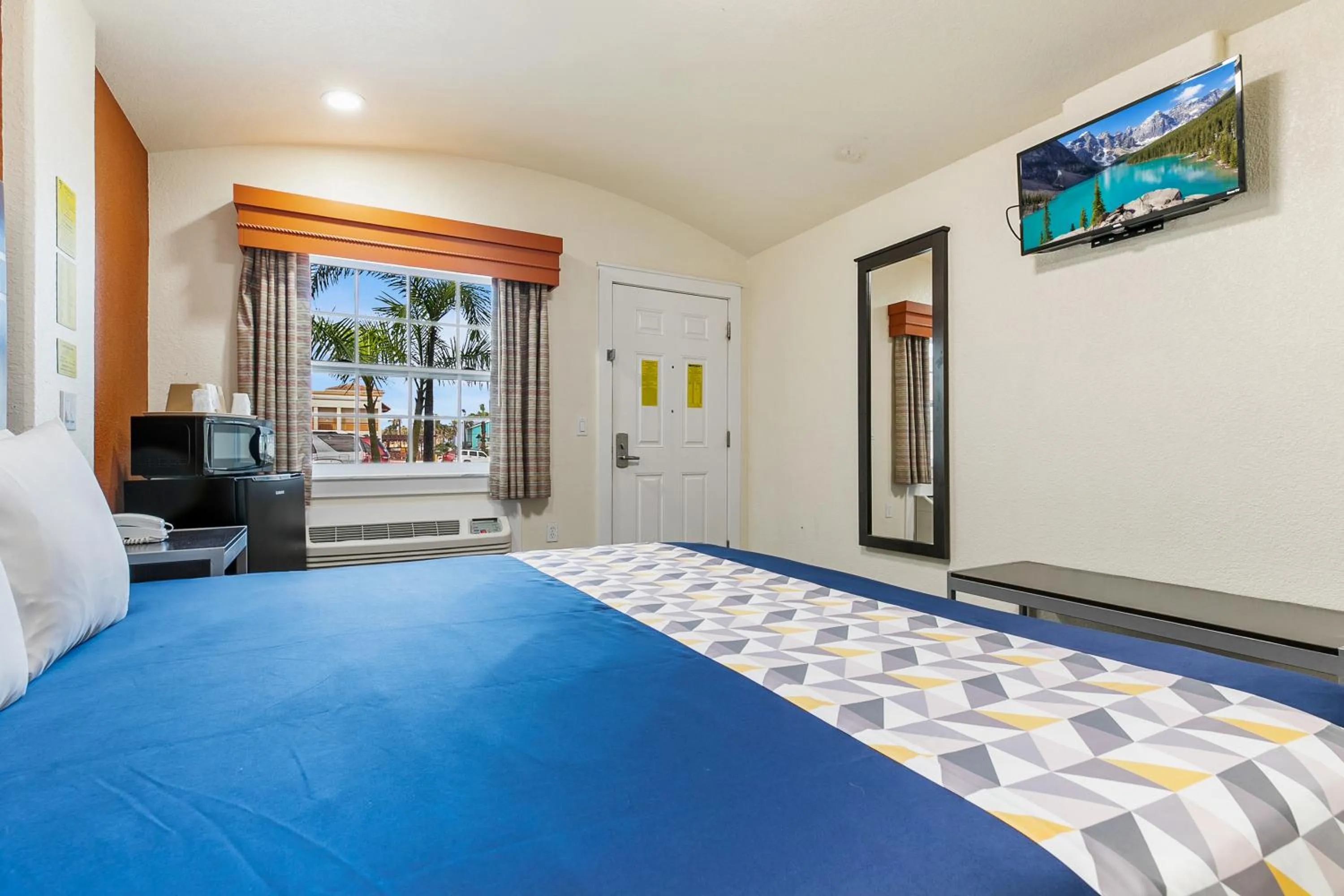 Bed in Lighthouse Inn