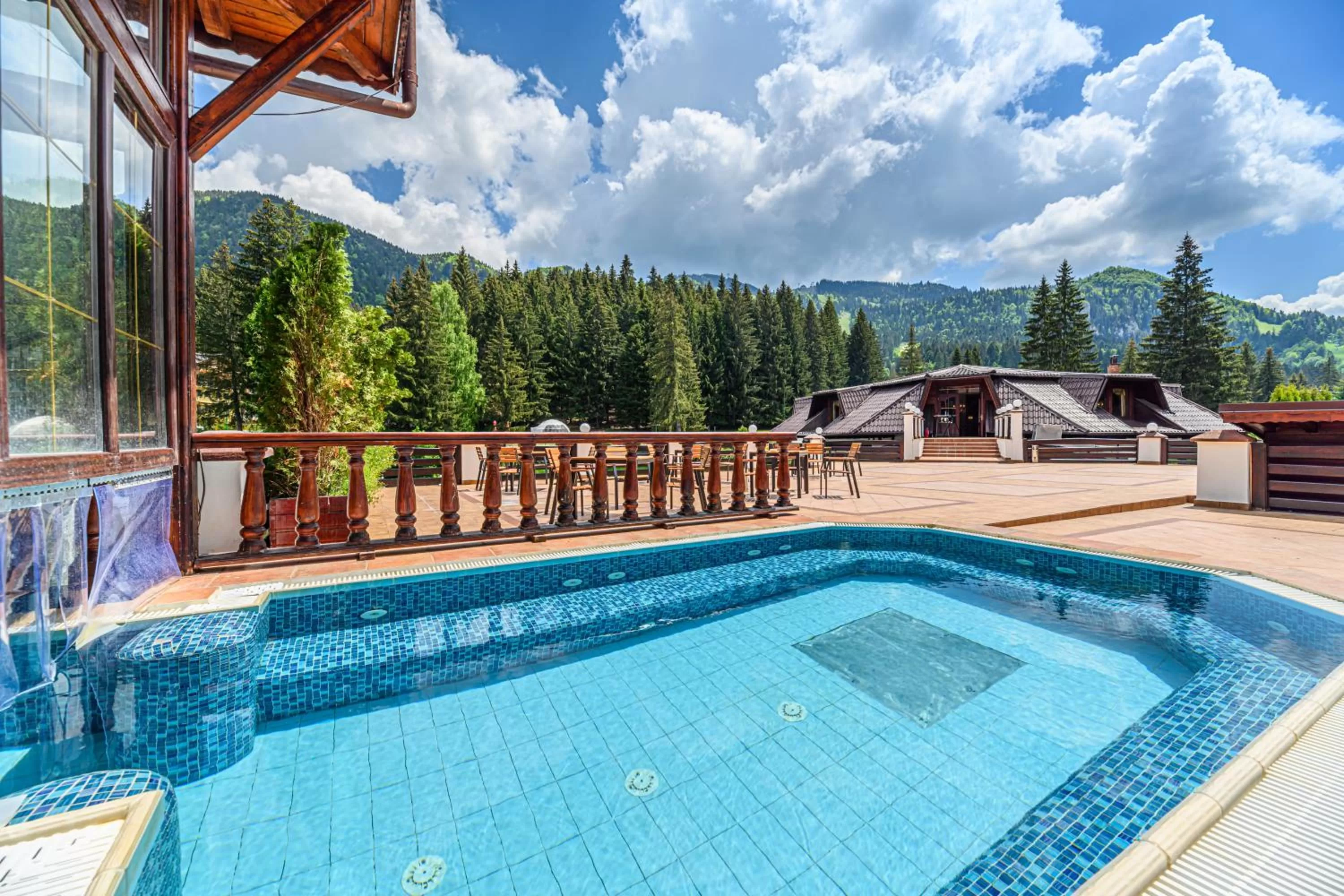 Hot Tub in Aurelius Imparatul Romanilor Hotel & SPA