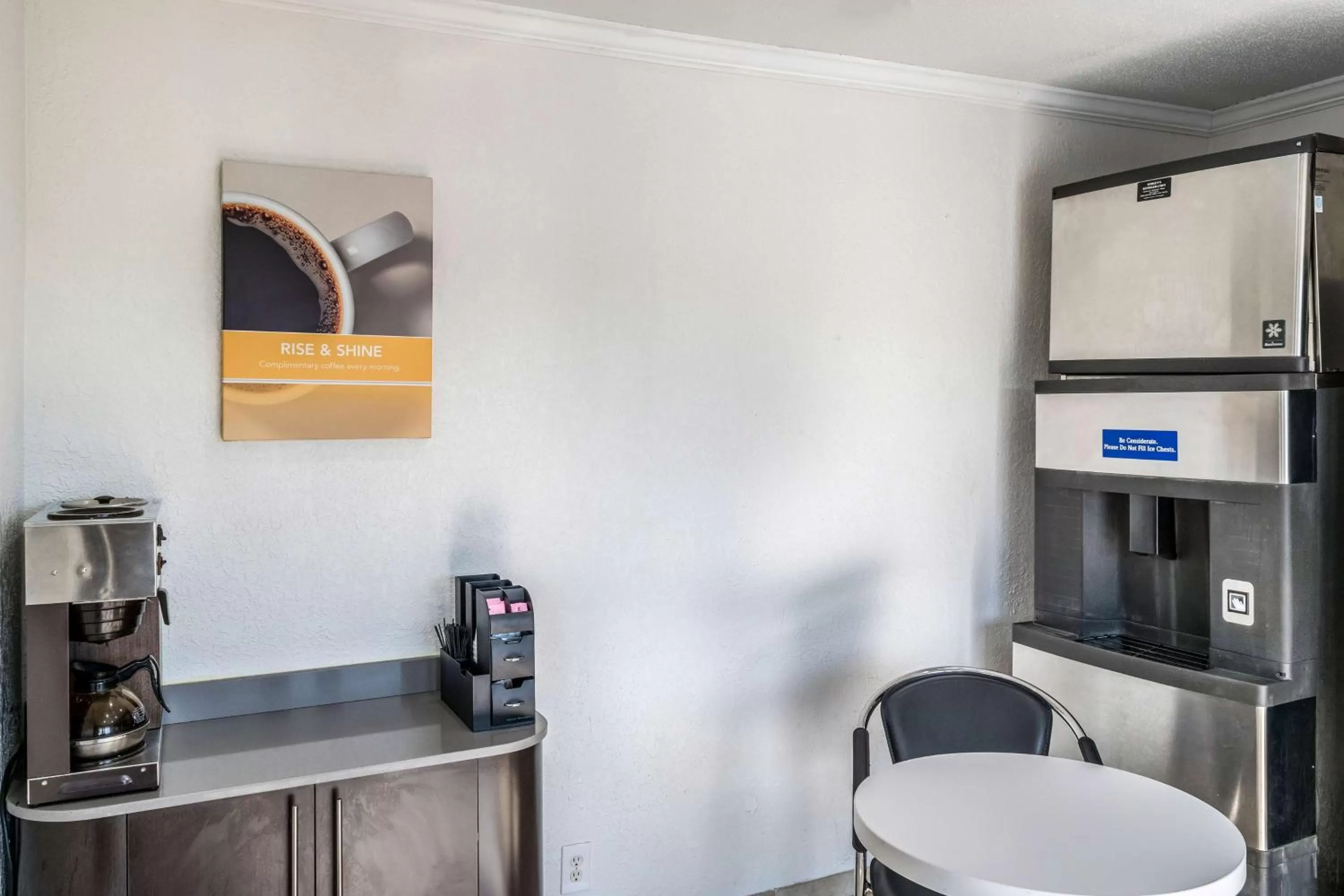 Coffee/tea facilities in Motel 6 Florence, KY - Cincinnati Airport