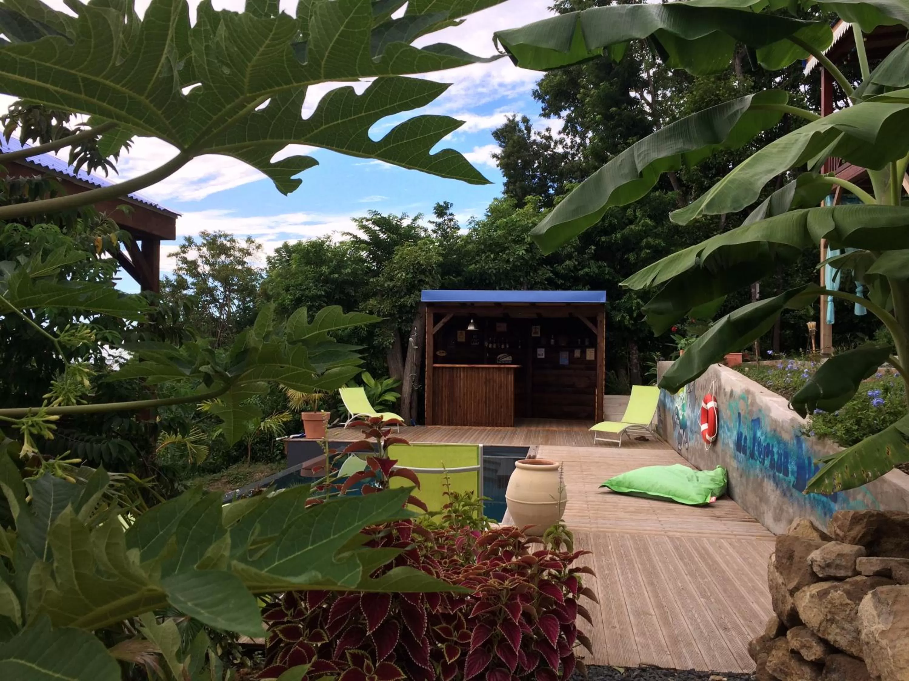 Patio in BUNGALOW La Tortue Bleue