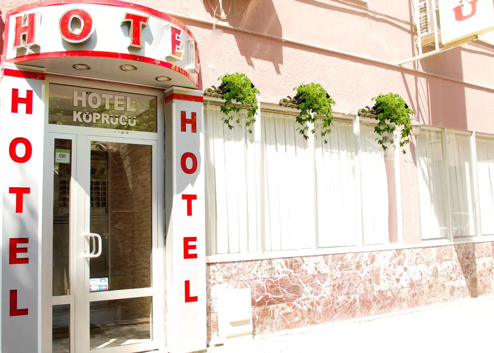 Facade/entrance in Köprücü Hotel