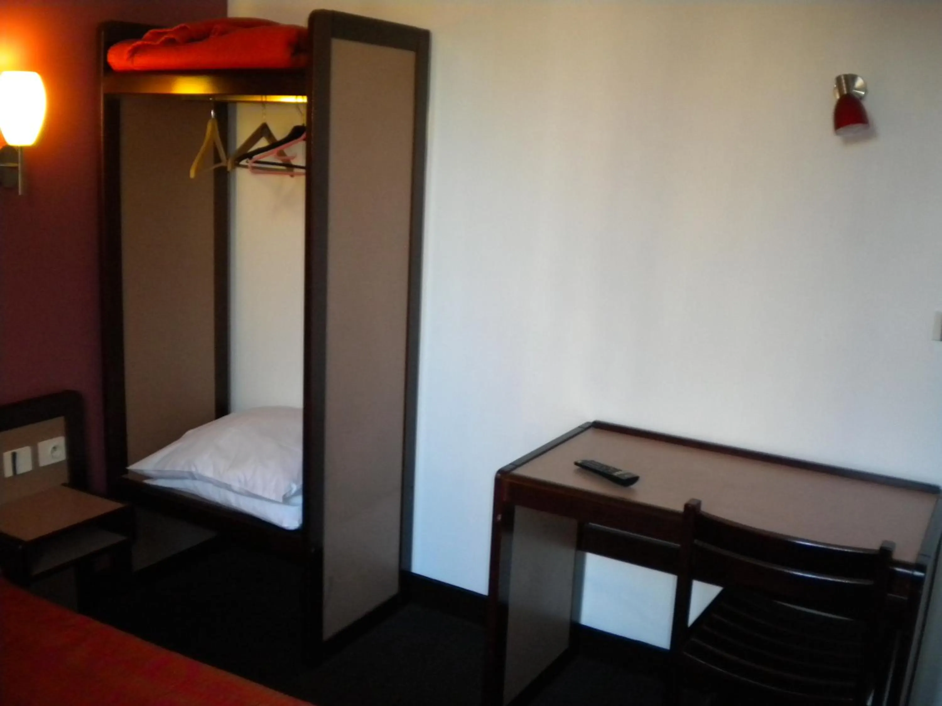 Decorative detail, Bed in Hotel De La Place