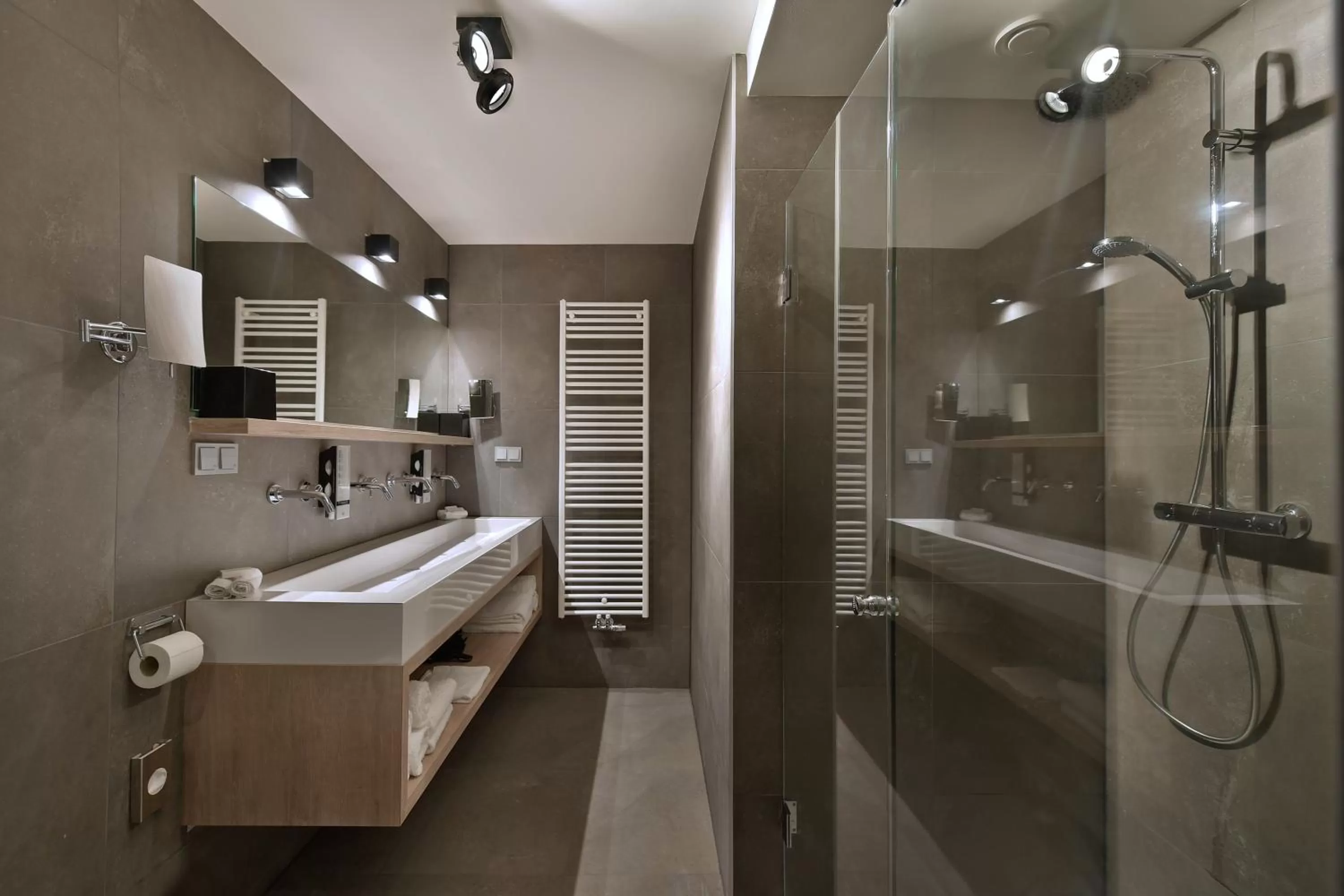 Shower in Van der Valk Hotel Groningen-Westerbroek