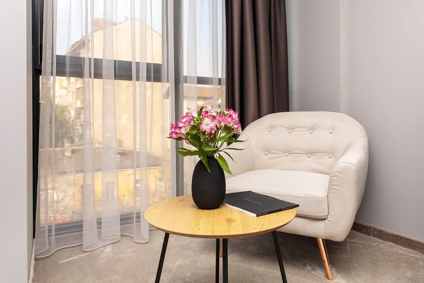 Seating area in Abrazo Sofia Hotel by HMG