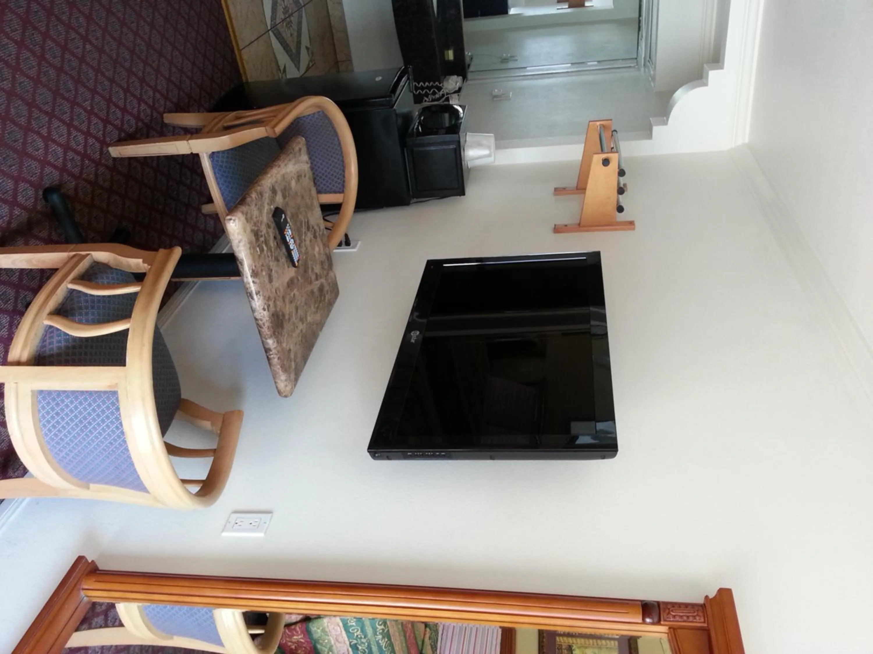 TV and multimedia in Tower Motel Long Beach