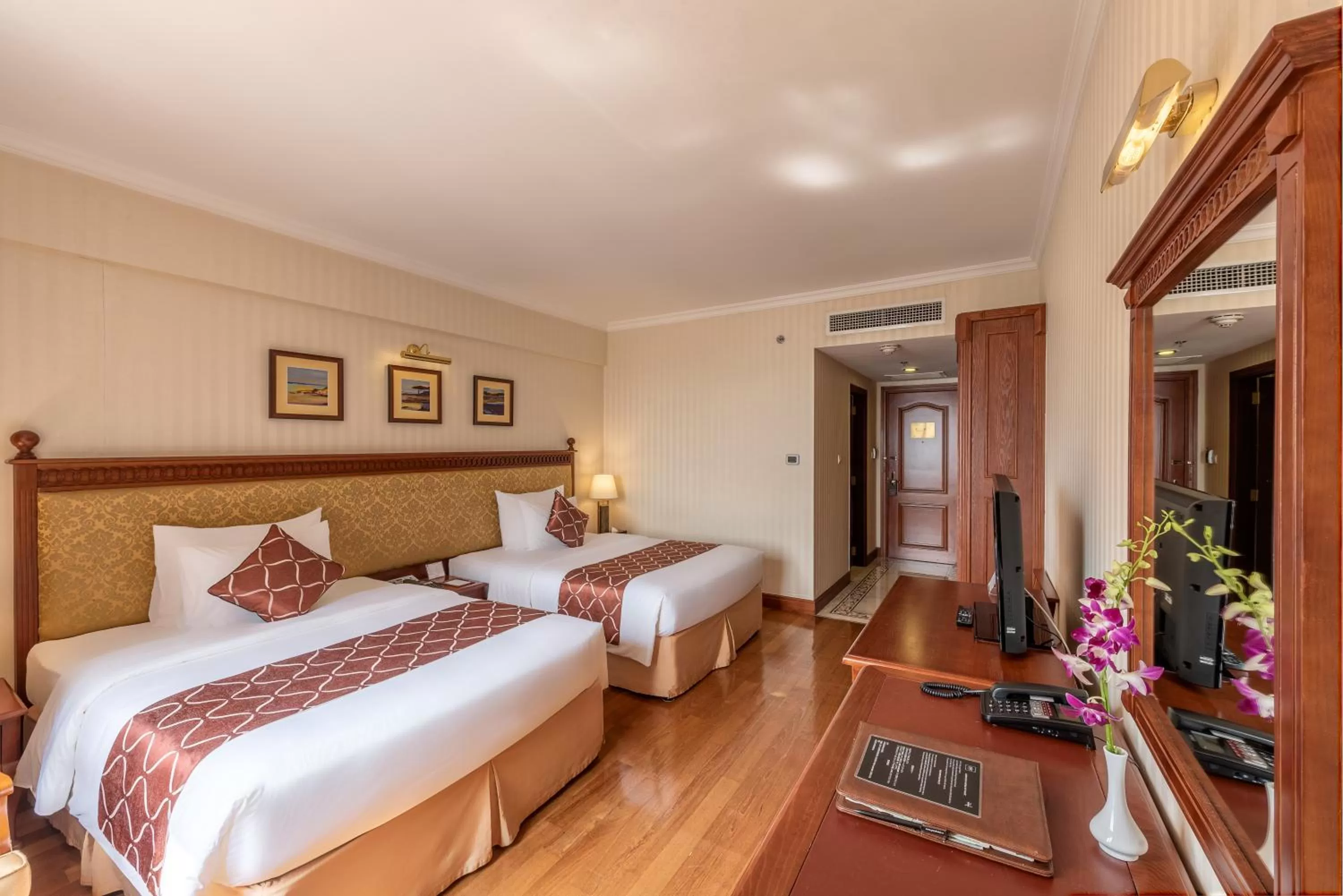 Bedroom, Bed in Hotel Grand Saigon