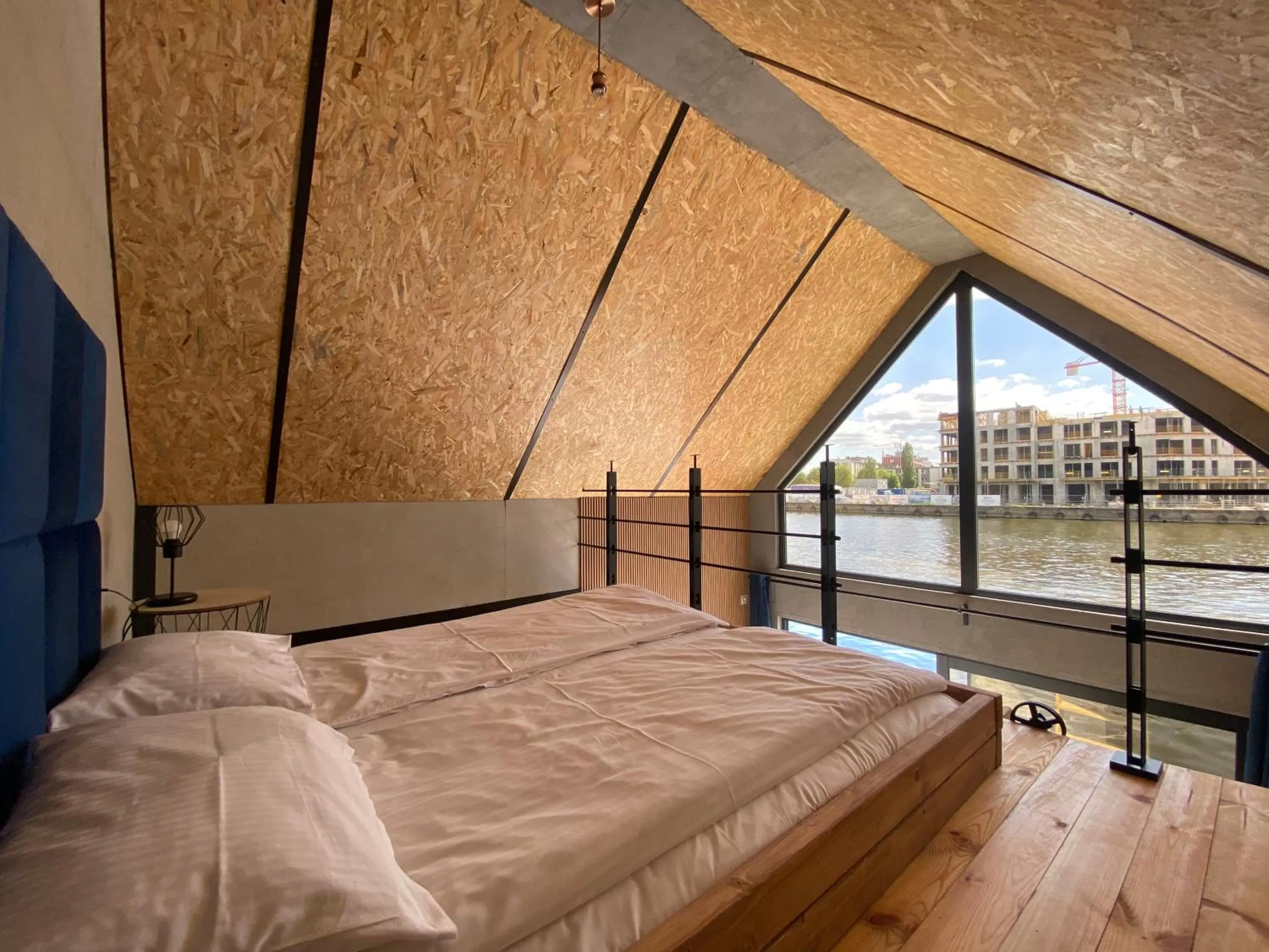 Bed in Floating Apartments - ODRA DREAM