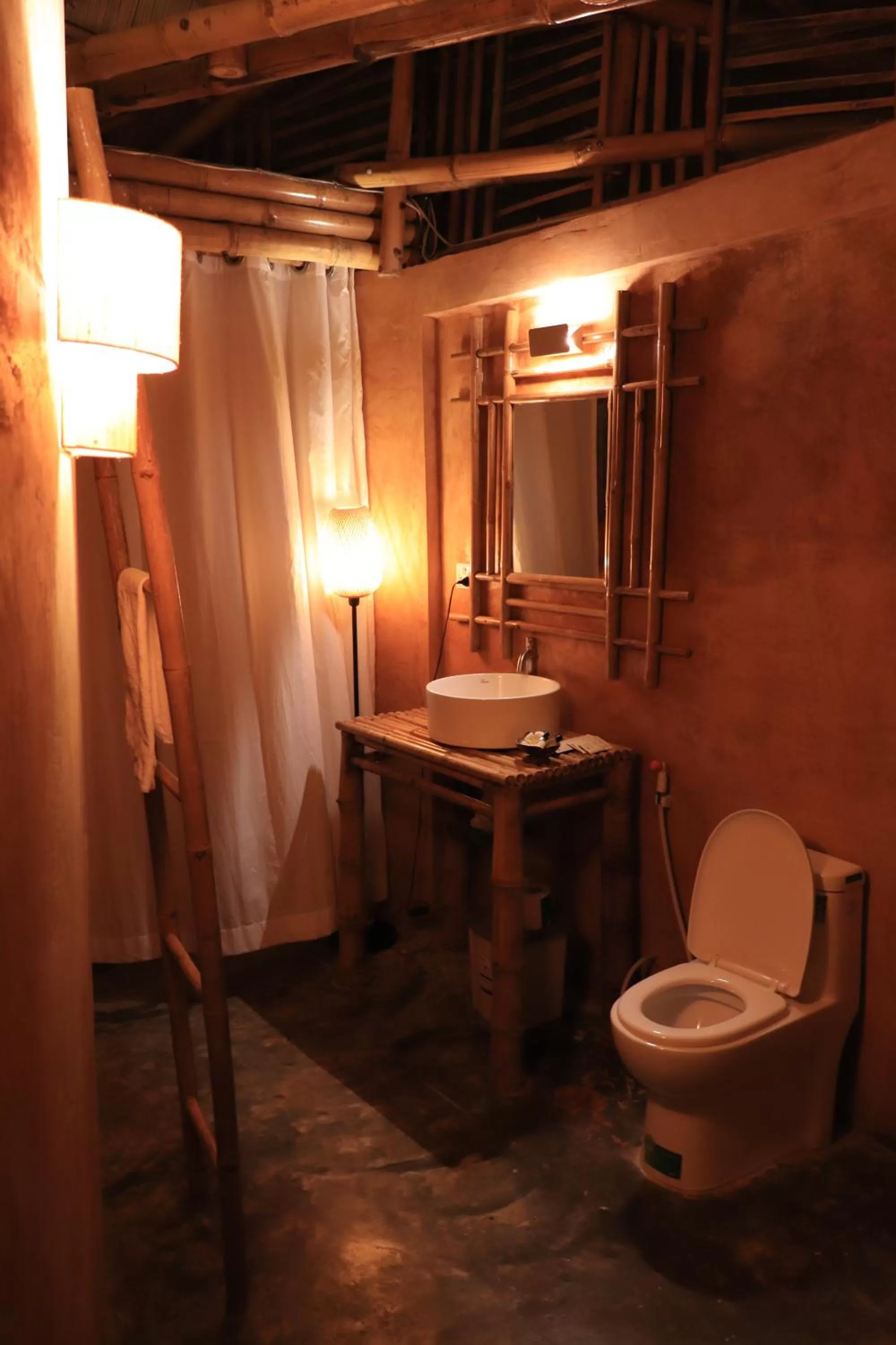 Toilet in Hanchey Bamboo Resort
