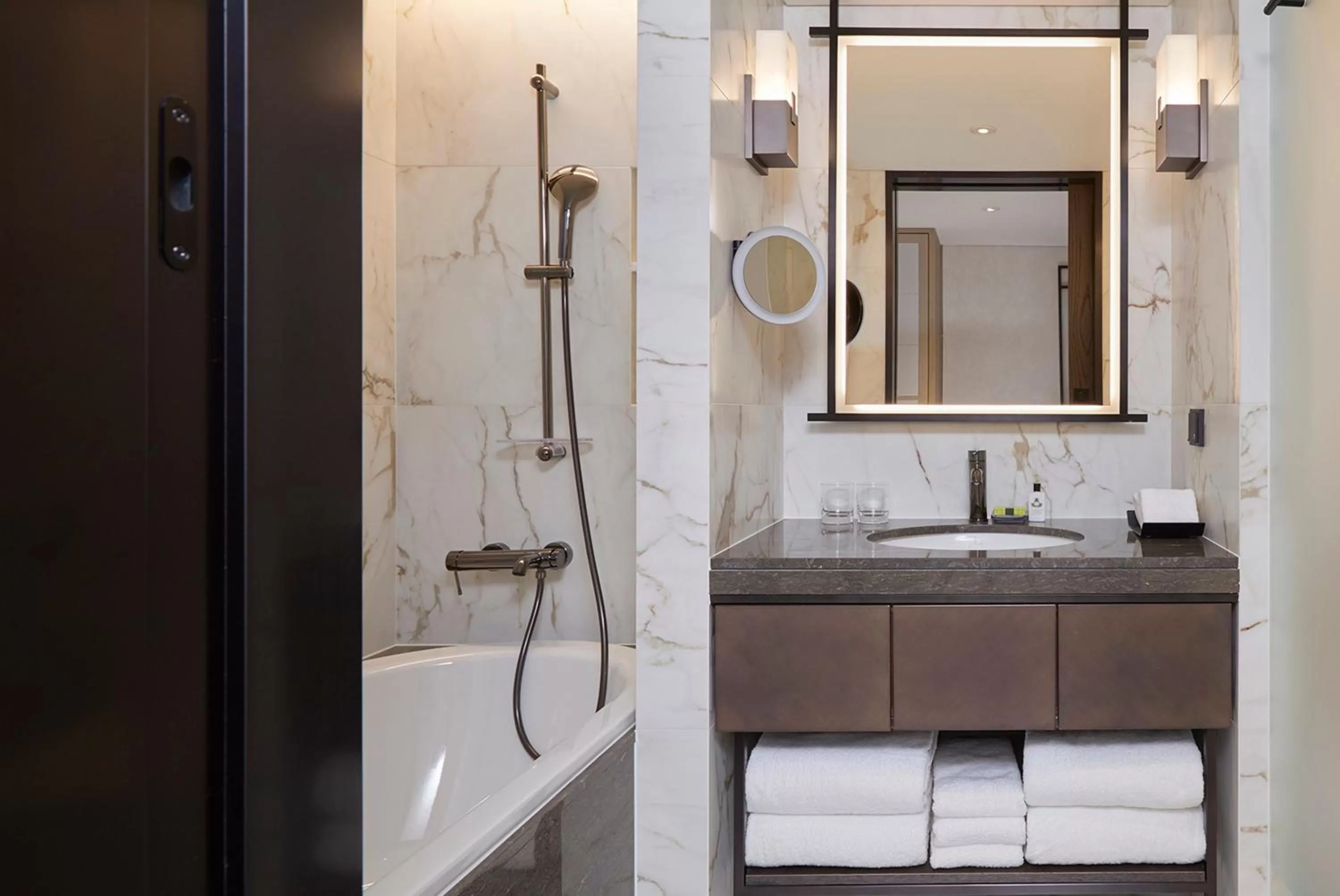 Bathroom in Grand InterContinental Seoul Parnas by IHG