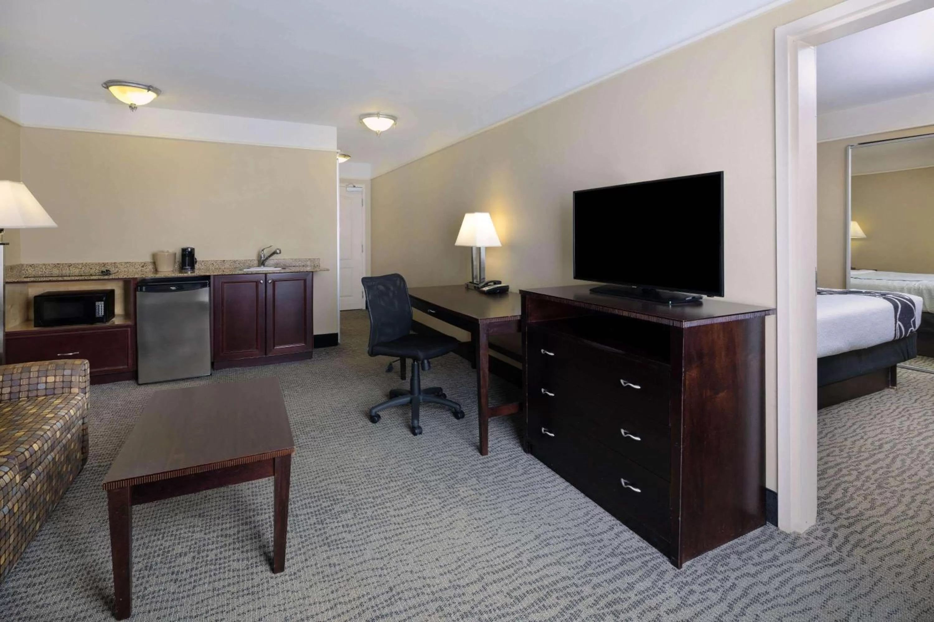 Bed in La Quinta by Wyndham Savannah Airport - Pooler