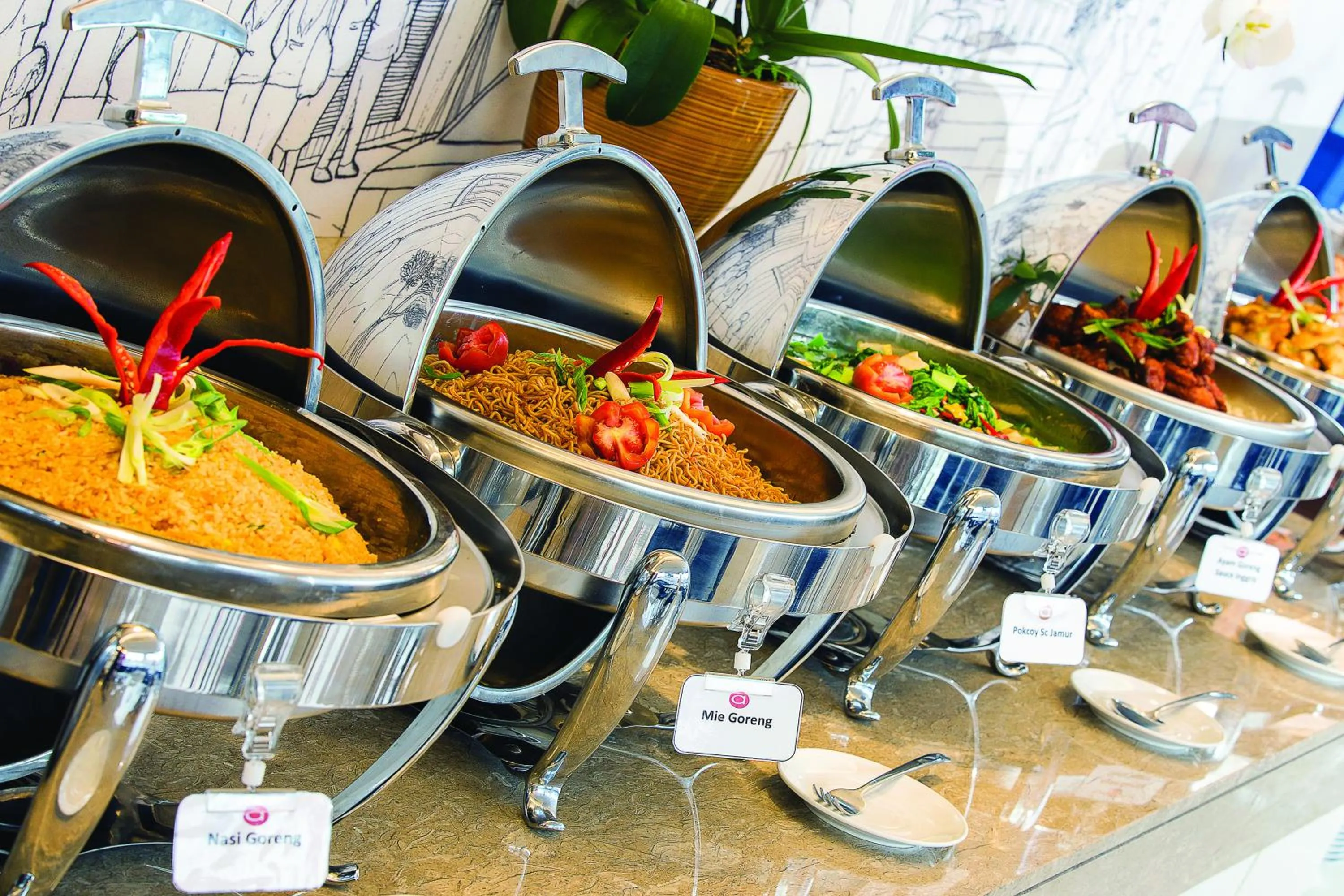 Restaurant/places to eat in Amaris Hotel Darmo Surabaya