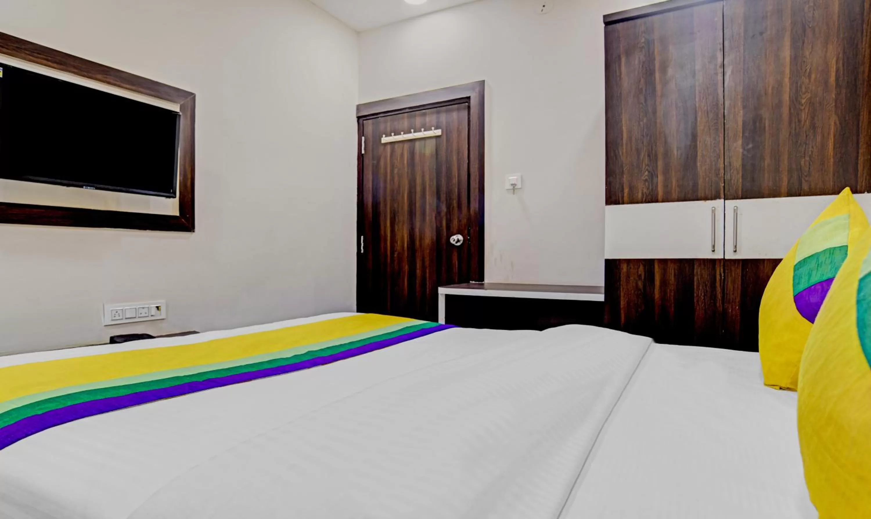 Bed in Hotel Anand Shree Near Airport,Indore