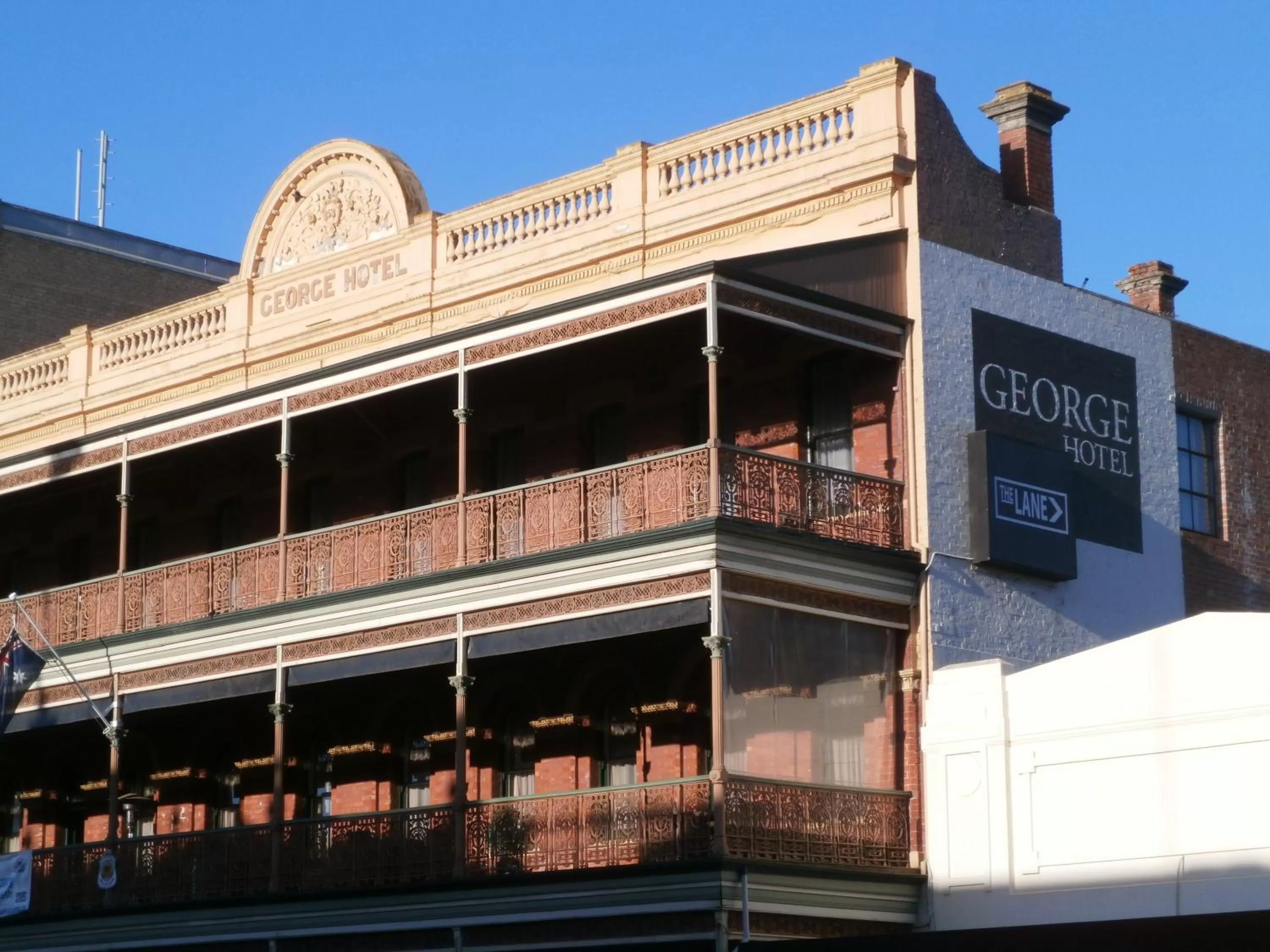 Facade/entrance in Quality Inn The George Hotel Ballarat