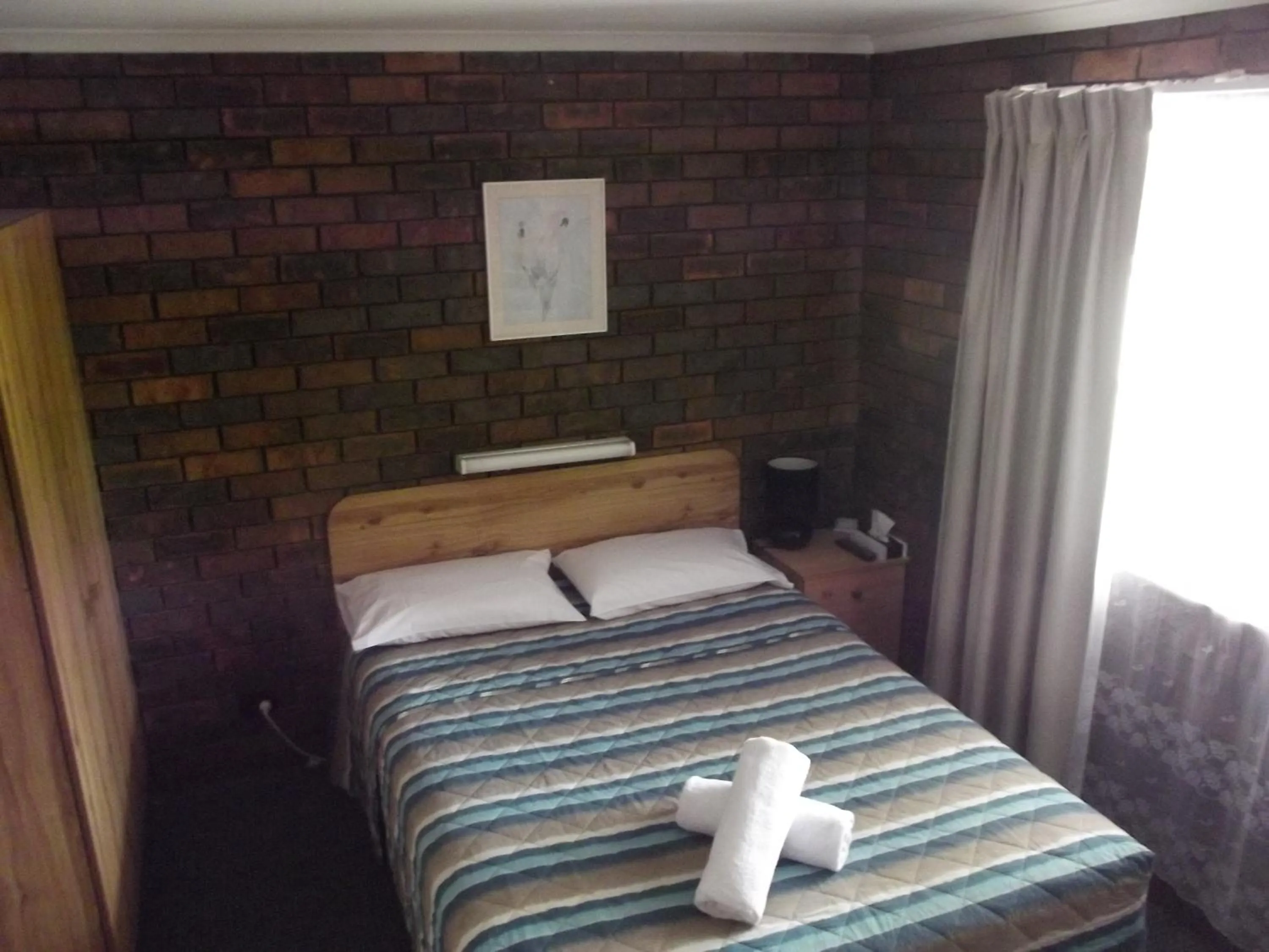 Bedroom, Bed in Bridge Street Motor Inn